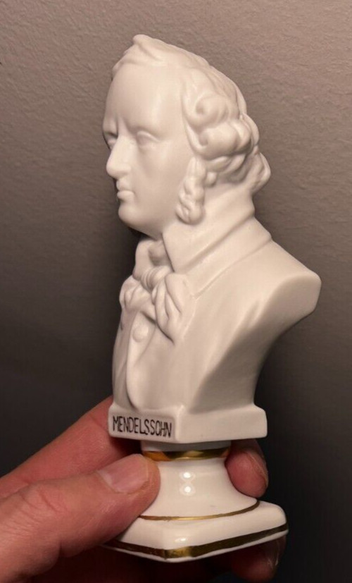 23/349X Bisque Porcelain Gold Trim Mendelssohn 5 inches tall