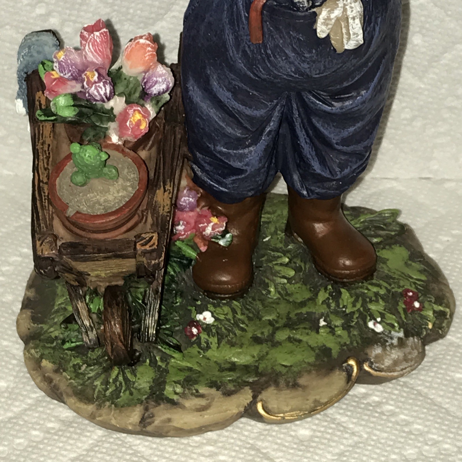 Giovanni Giftware Collection Figurine Happy Gardener Man w/ Flowers Collectible
