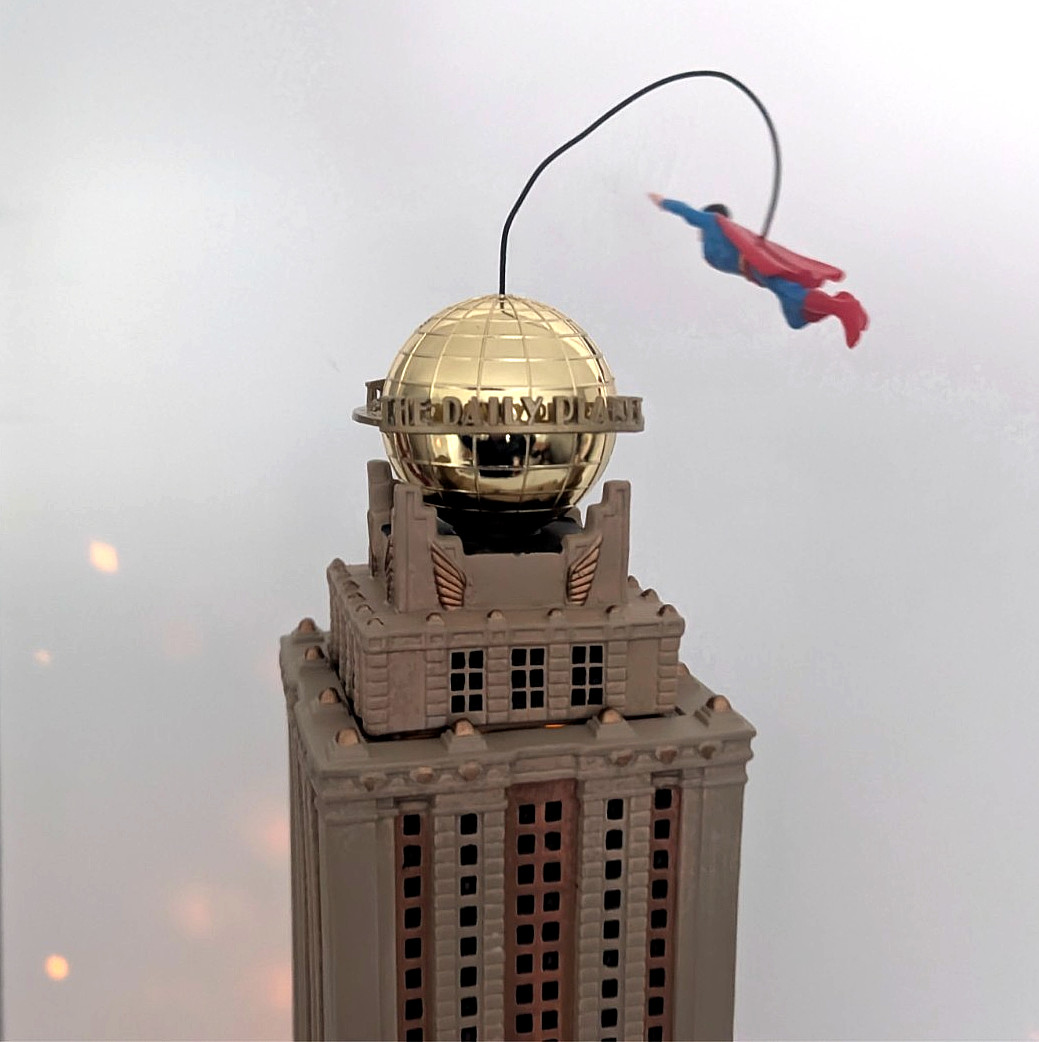 Department 56 DC Comics The Daily Planet Superman Superhero Retired #6002319 NEW