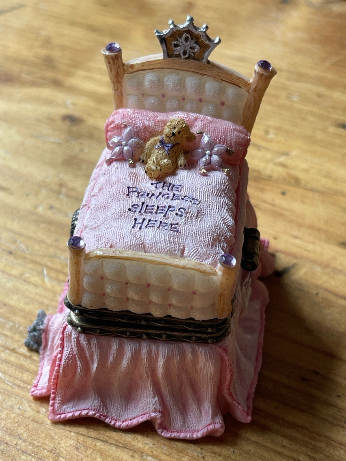 BOYDS Collectible TREASURE BOX, THE ROYAL BED W/ PRINCESS PIPSQUEAK McNIBBLE 1 E