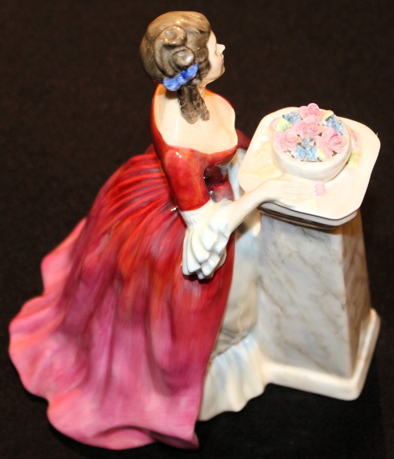 Royal Doulton Rendezvous HN2212 Figurine