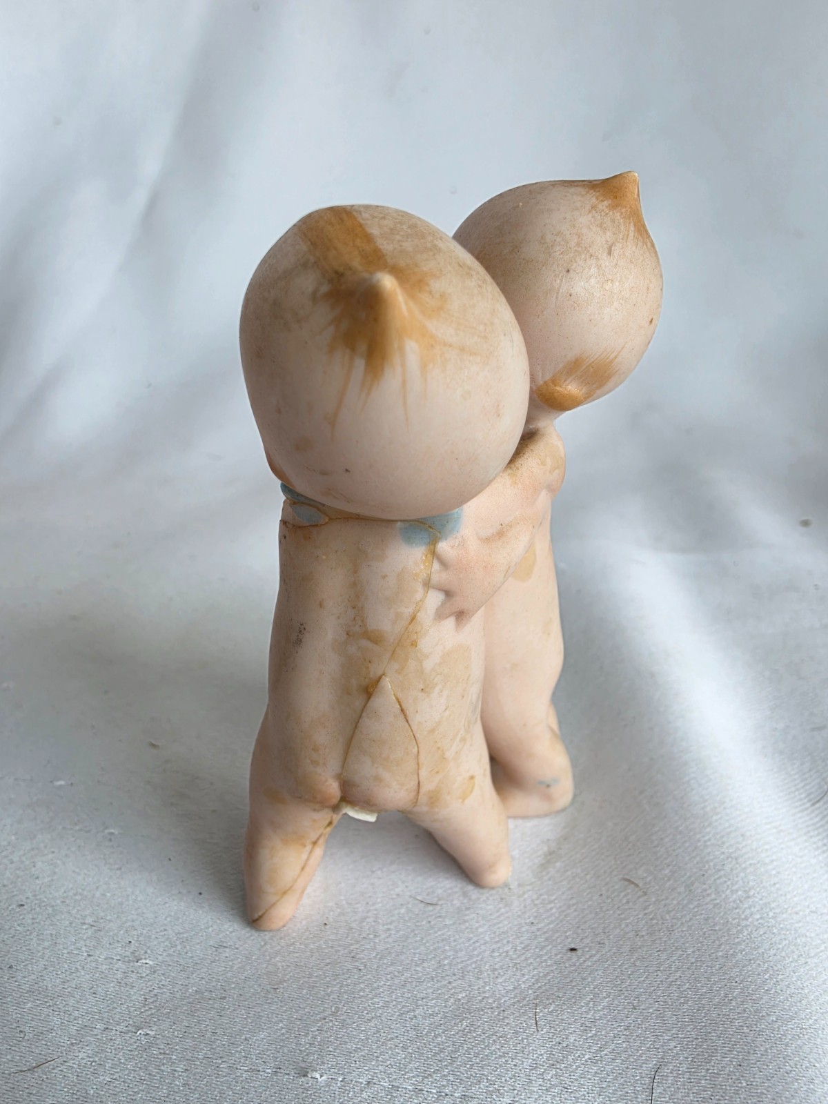 Antique Rose O’Neill Kewpie Huggers Bisque Figurine 3.5″ C in Circle © Repaired