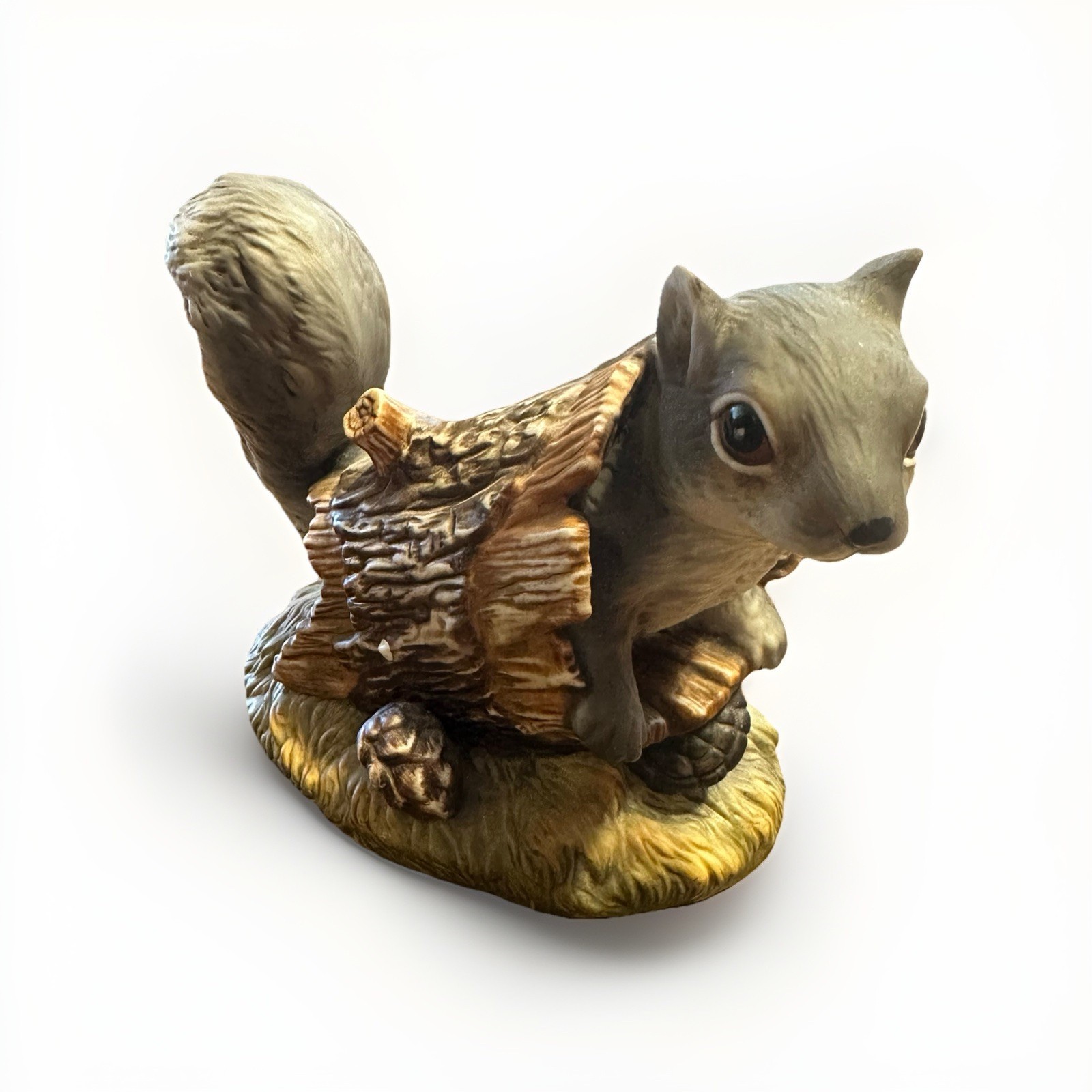Vintage Masterpiece Porcelain by HOMCO Squirrel In Log Figurine 1986 Mexico