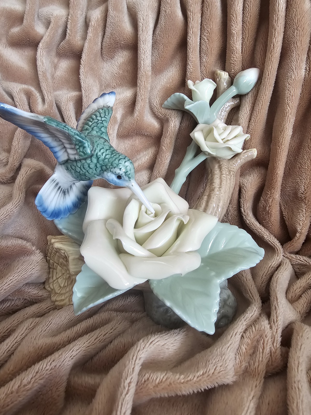 Porcelain Hummingbird and Roses Figurine Perfect Condition Vtg