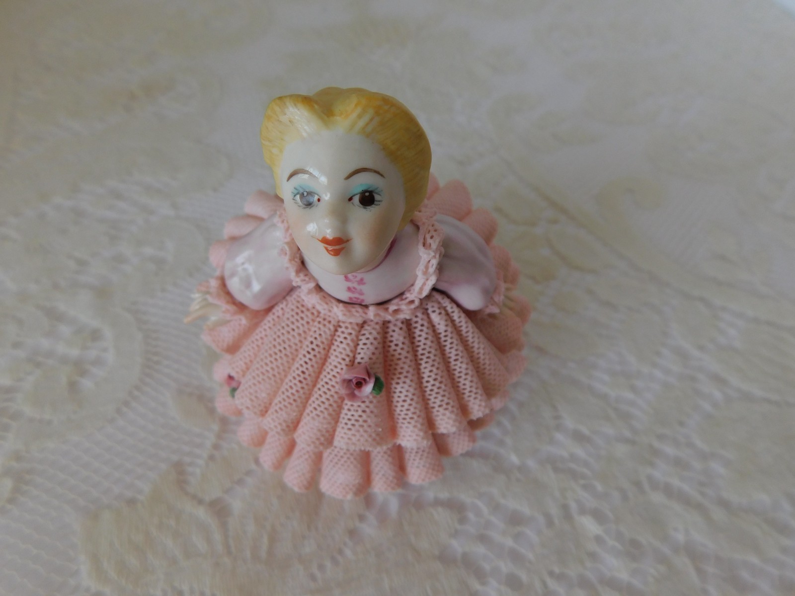 MULLER VOLKSTEDT IRISH DRESDEN FIGURE PORCELAIN LACE – KISS FOR MOTHER – MINT
