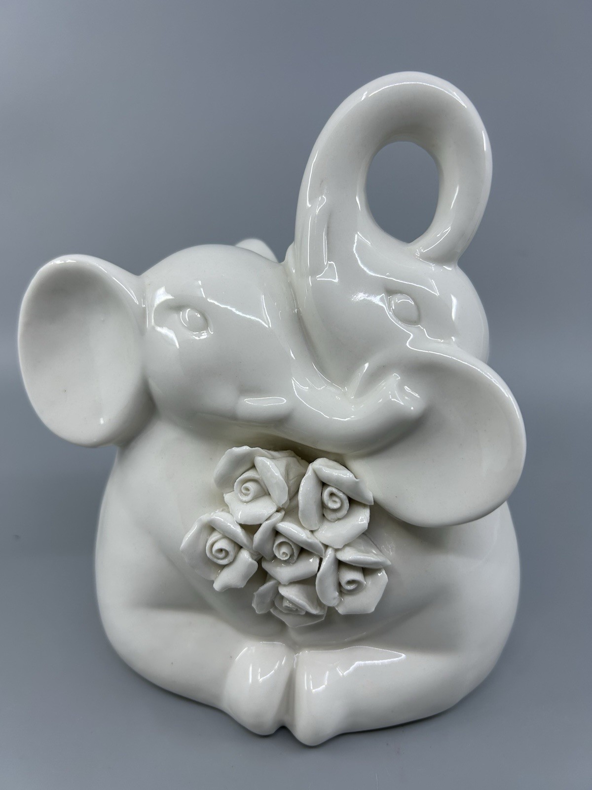 CRACKER BARREL Exclusive Cuddling Elephants Figurine with Original Box