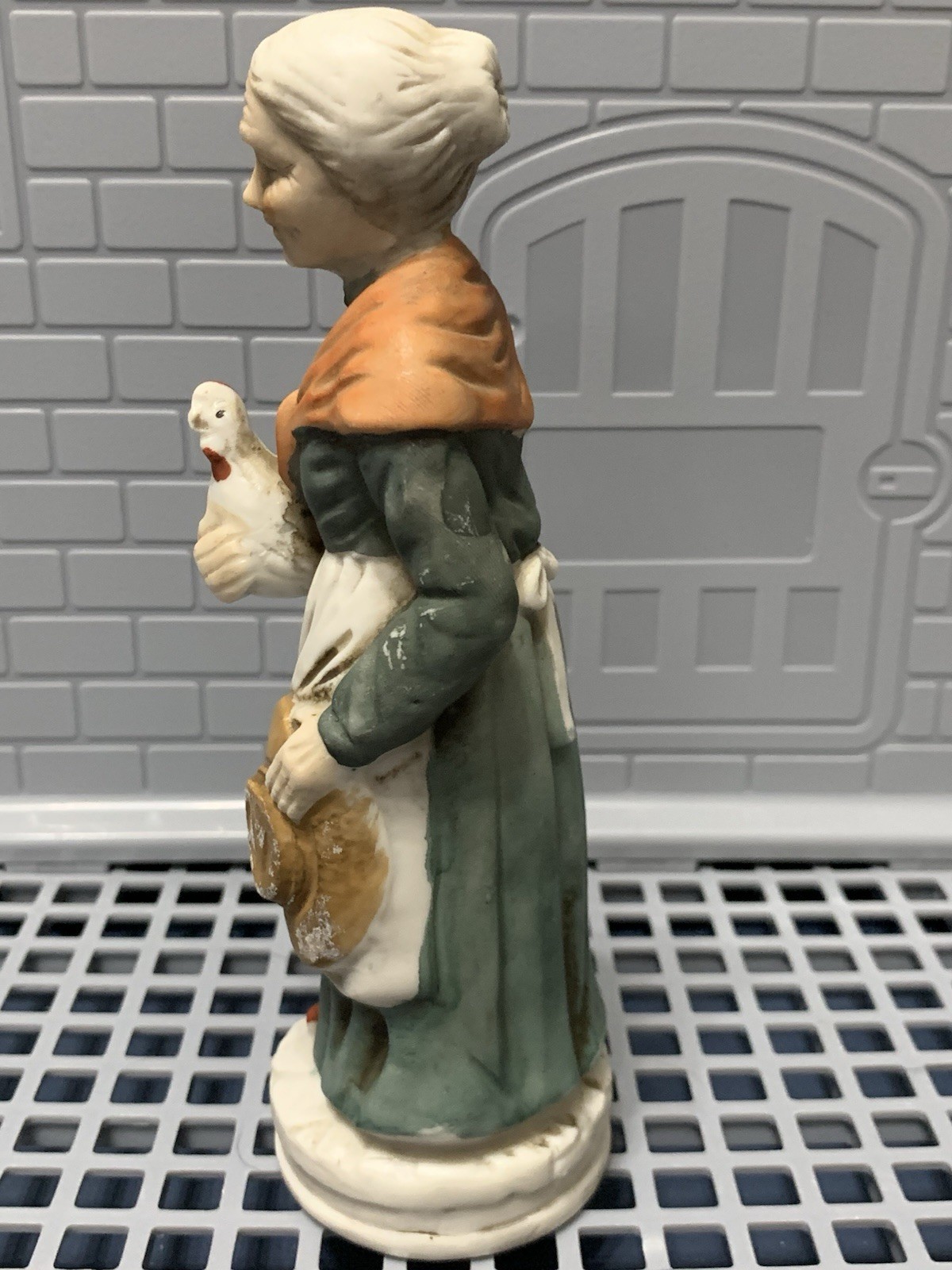 Home Interior Decorative Old Woman With Chicken Ceramic
