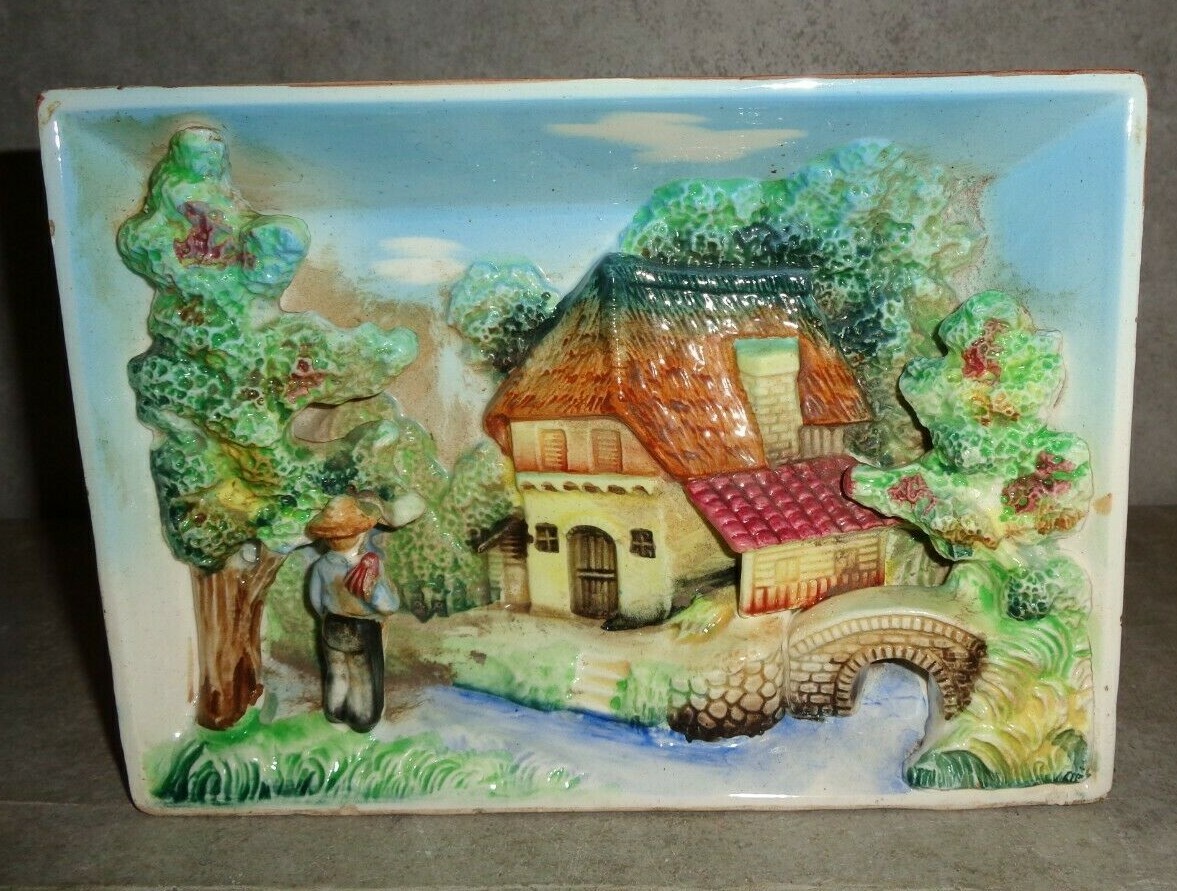 VINTAGE CERAMIC SHADOW BOX FIGURINE COVERED BRIDGE AND STREAM WALL HUNG OR HANGI