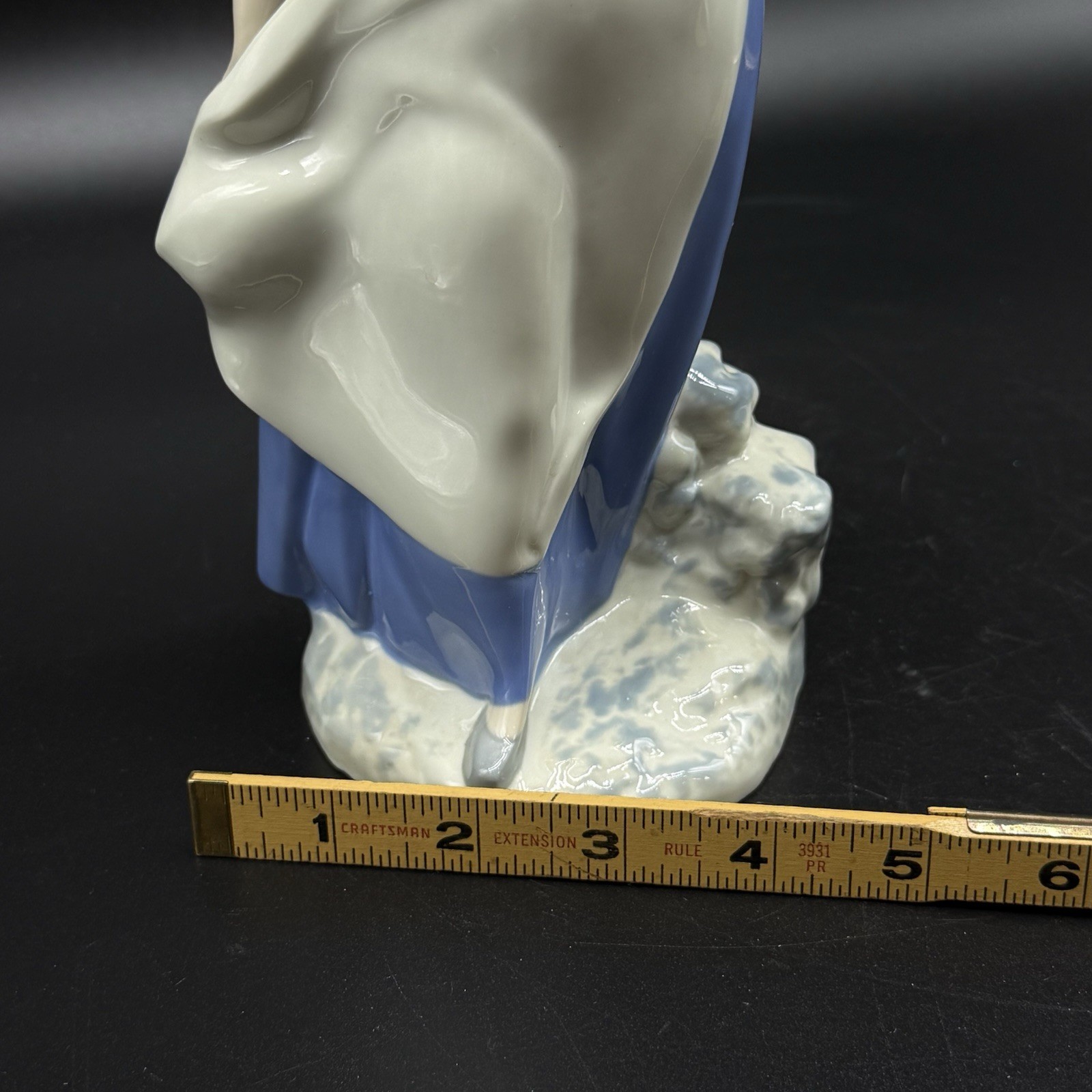 Lladro Rex Girl From the Fountain Handcrafted in Spain 10.5” Tall Nice