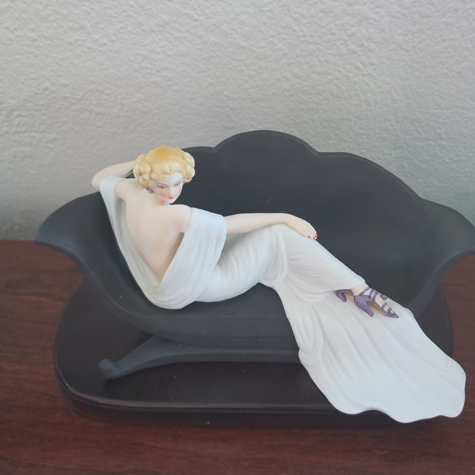 Louis Icart Le Sofa 1984 Porcelain Wood Figurine Matte Finish Limited Edition
