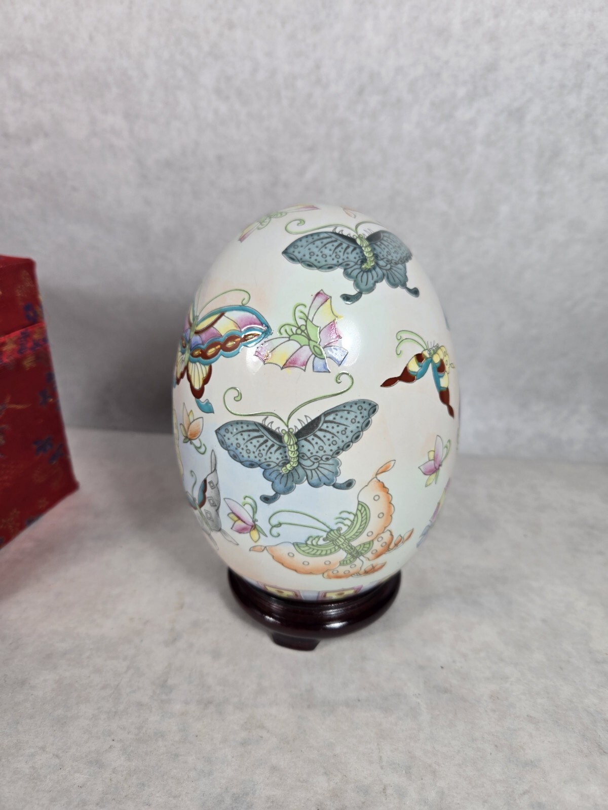 Vintage Yi Lin Arts & Treasures Hand Painted Egg 6″ Butterflies Stand And Box