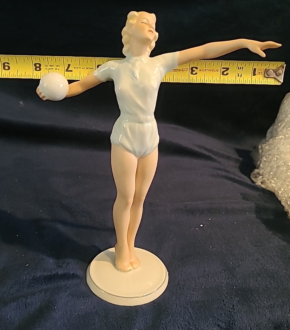 Vintage Schaubach-Kunst German Art Deco Athlete With Volleyball – 9 1/2″ tall