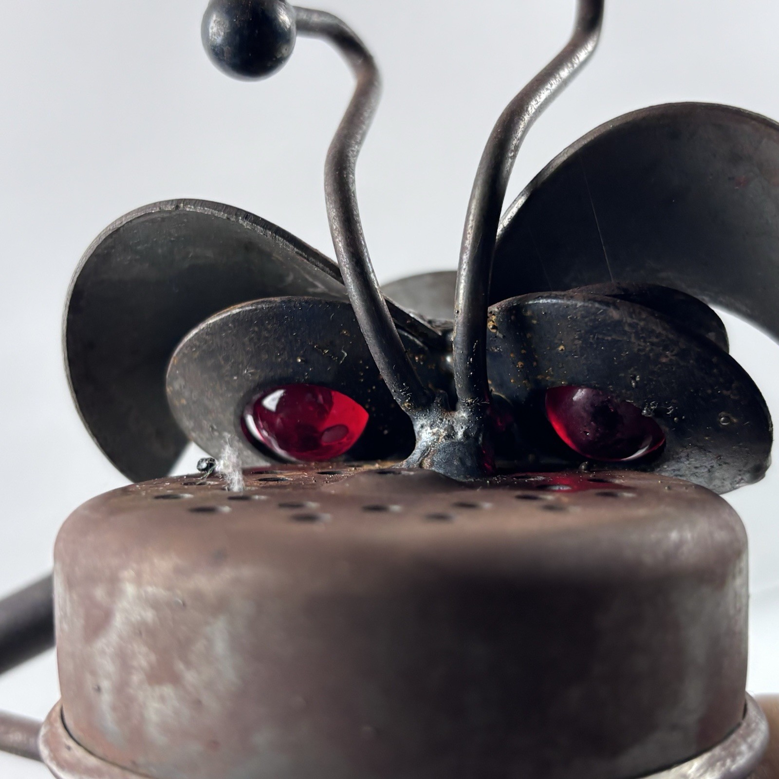 CRAB Metal Sculpture Figurine RED Glass Marble Eye Rustic Indoor Outdoor Garden
