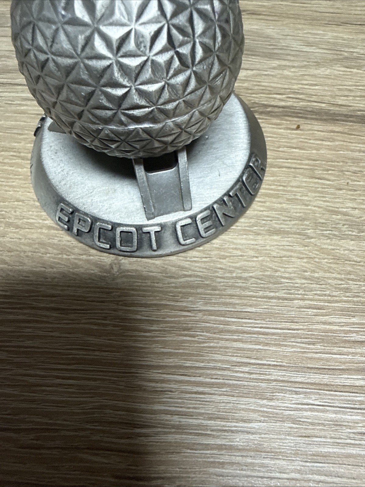 Walt DISNEY MICKEY Mouse EPCOT Center – Spaceship Earth Souvenir PEWTER Figurine