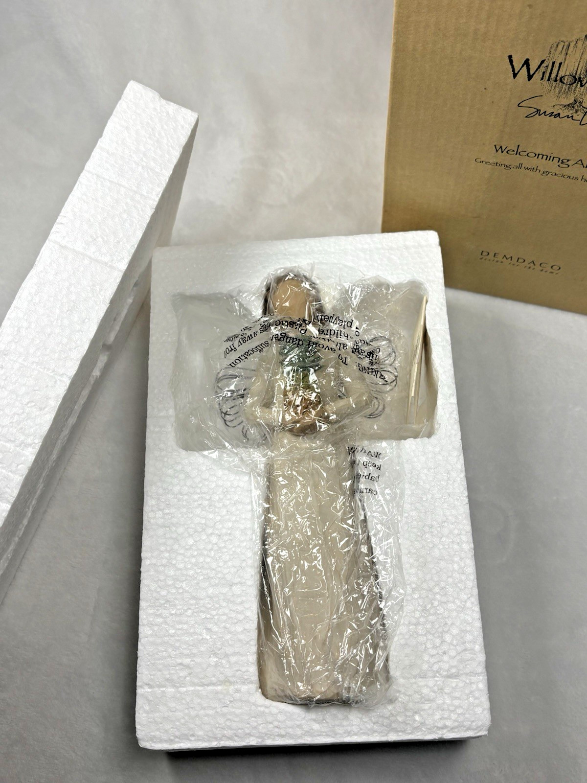 Willow Tree Welcoming Angel Pineapple 26081 Susan Lordi 2002 w Box