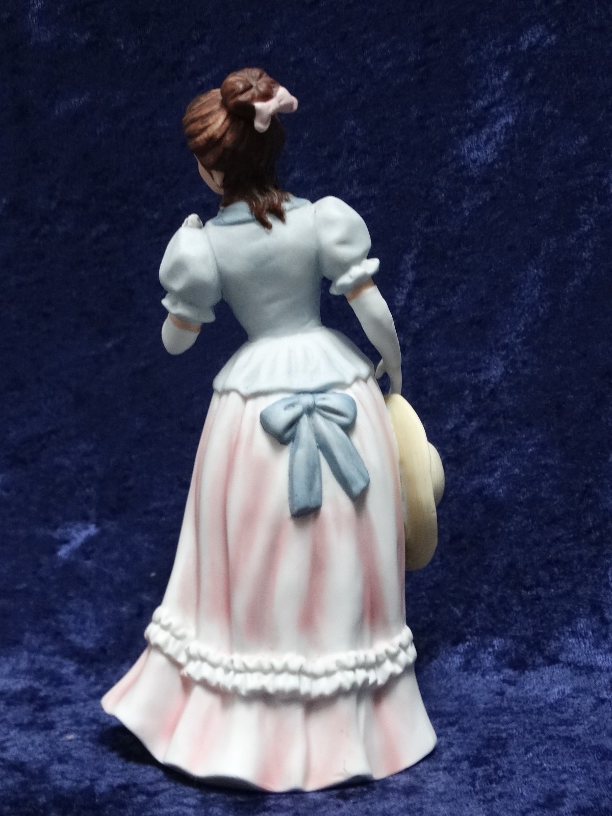1990’s HOMCO Victorian Porcelain Figurine Lady Camille #1452 8 1/4″ h
