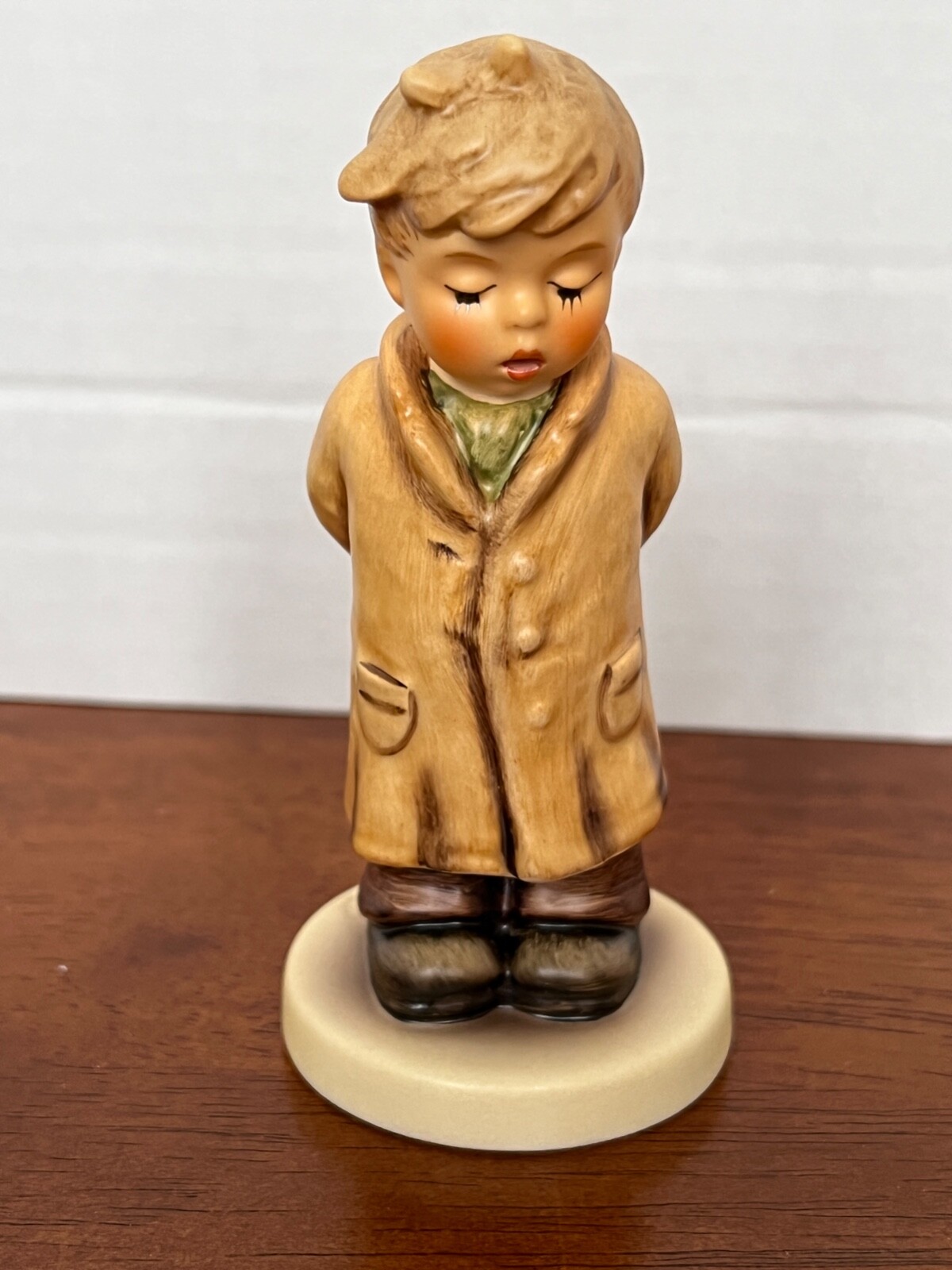 M J Hummel Club Goebel Too Shy To Sing 4″ 10 cm #1995 Hum 845