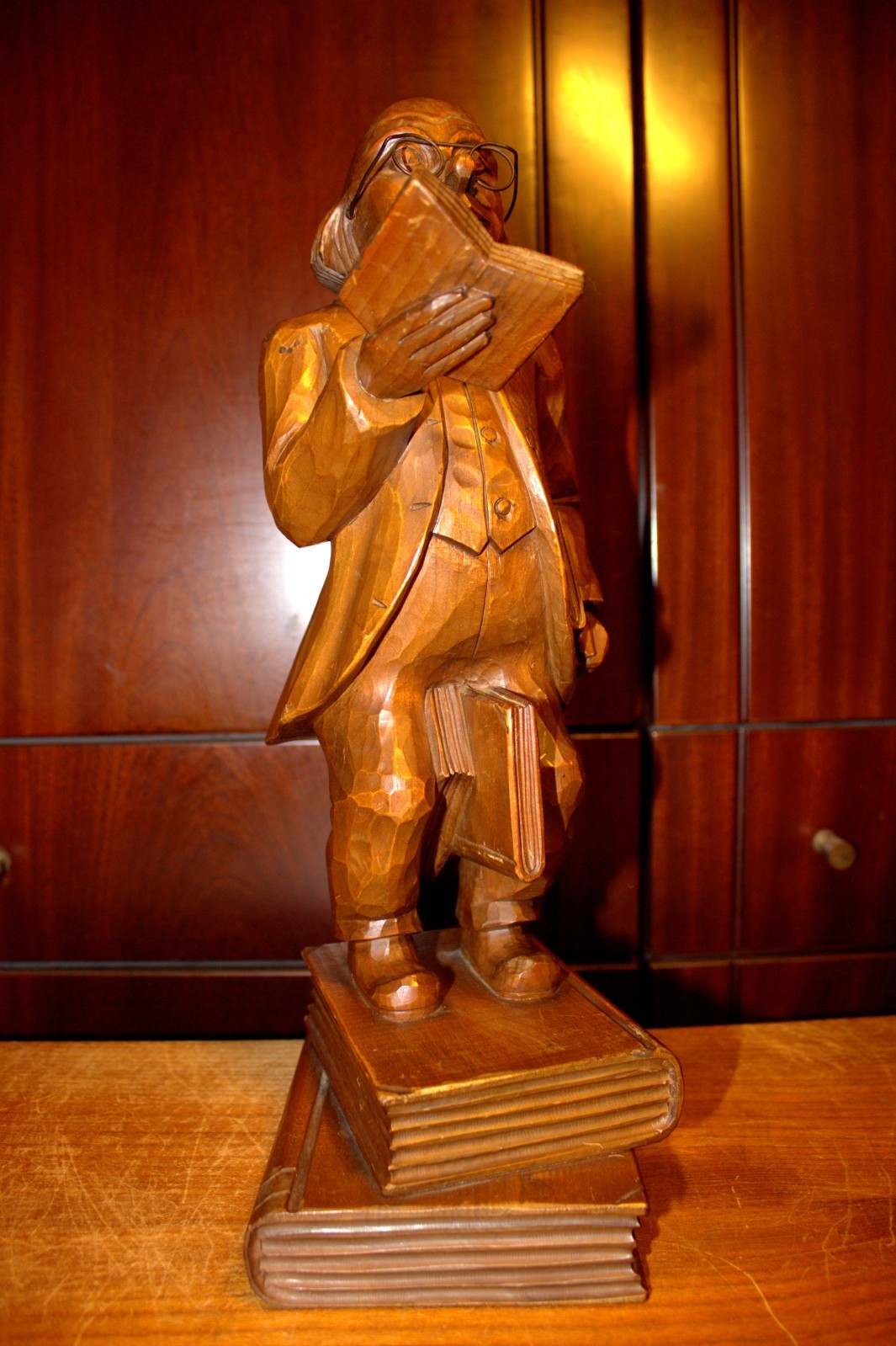 ANTIQUE 15″ HAND CARVED WOOD TEACHER LIBRARIAN BOOKWORM STATUE FIGURE SCULPTURE