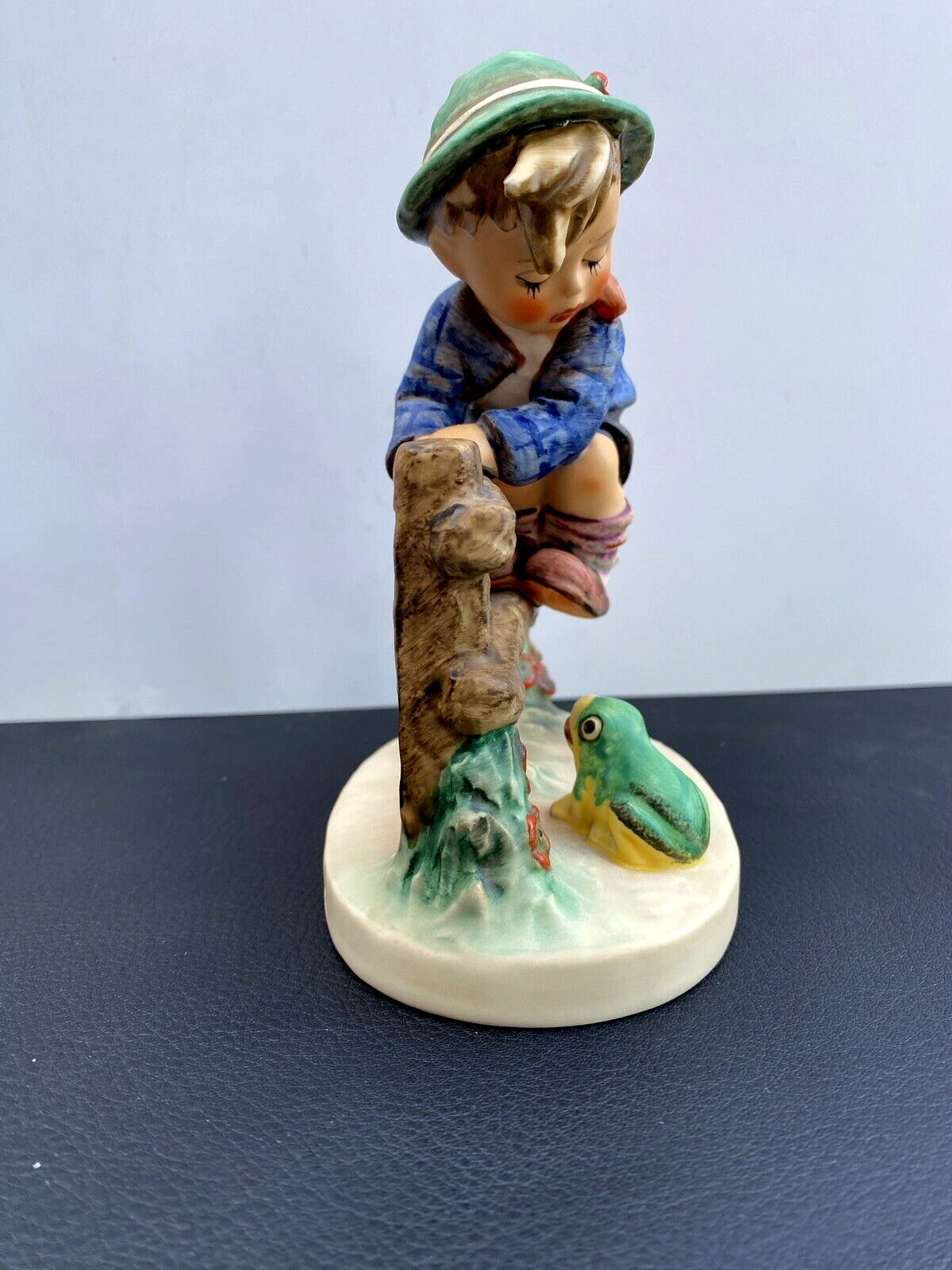 Hummel Goebel Figurine ”Retreat to Safety” 201/1 ..5.75 in” Tall
