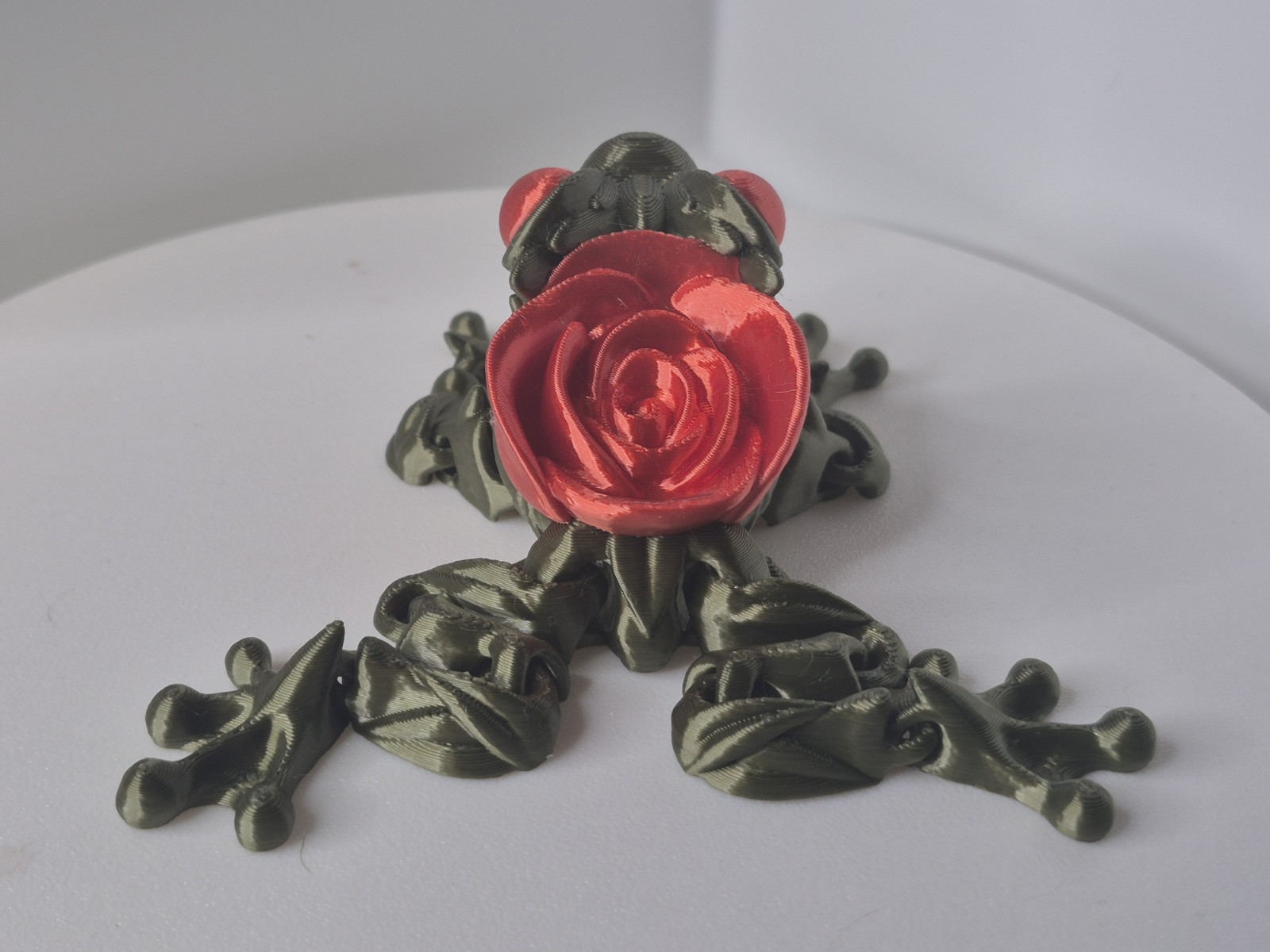 3D Printed Shimmering Rose Frog Articulated Poseable Figurine Red Rose Detail