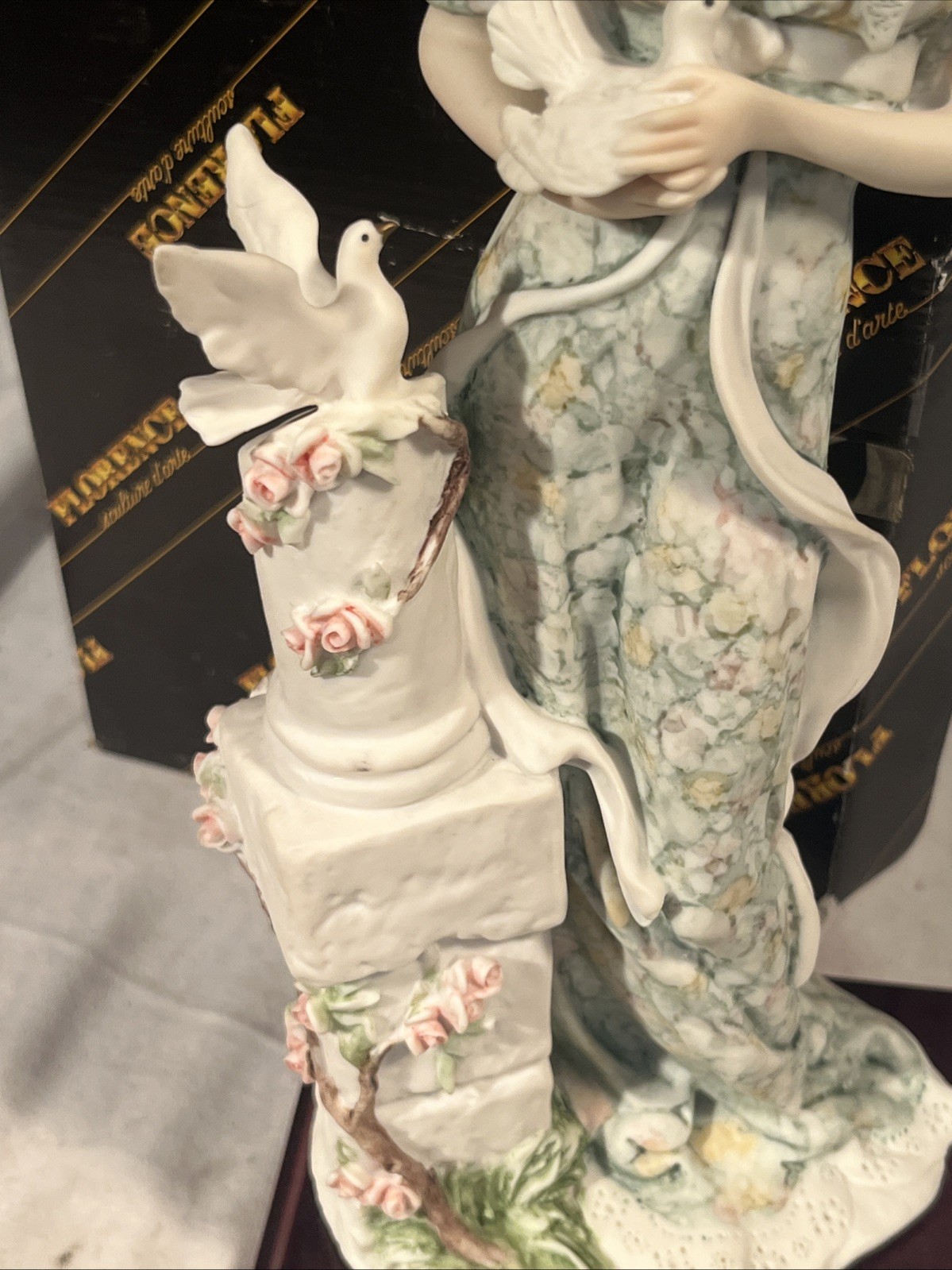 Florence Giuseppe Armani Figurine Lady with Flower Basket Italy Art Statue 0877