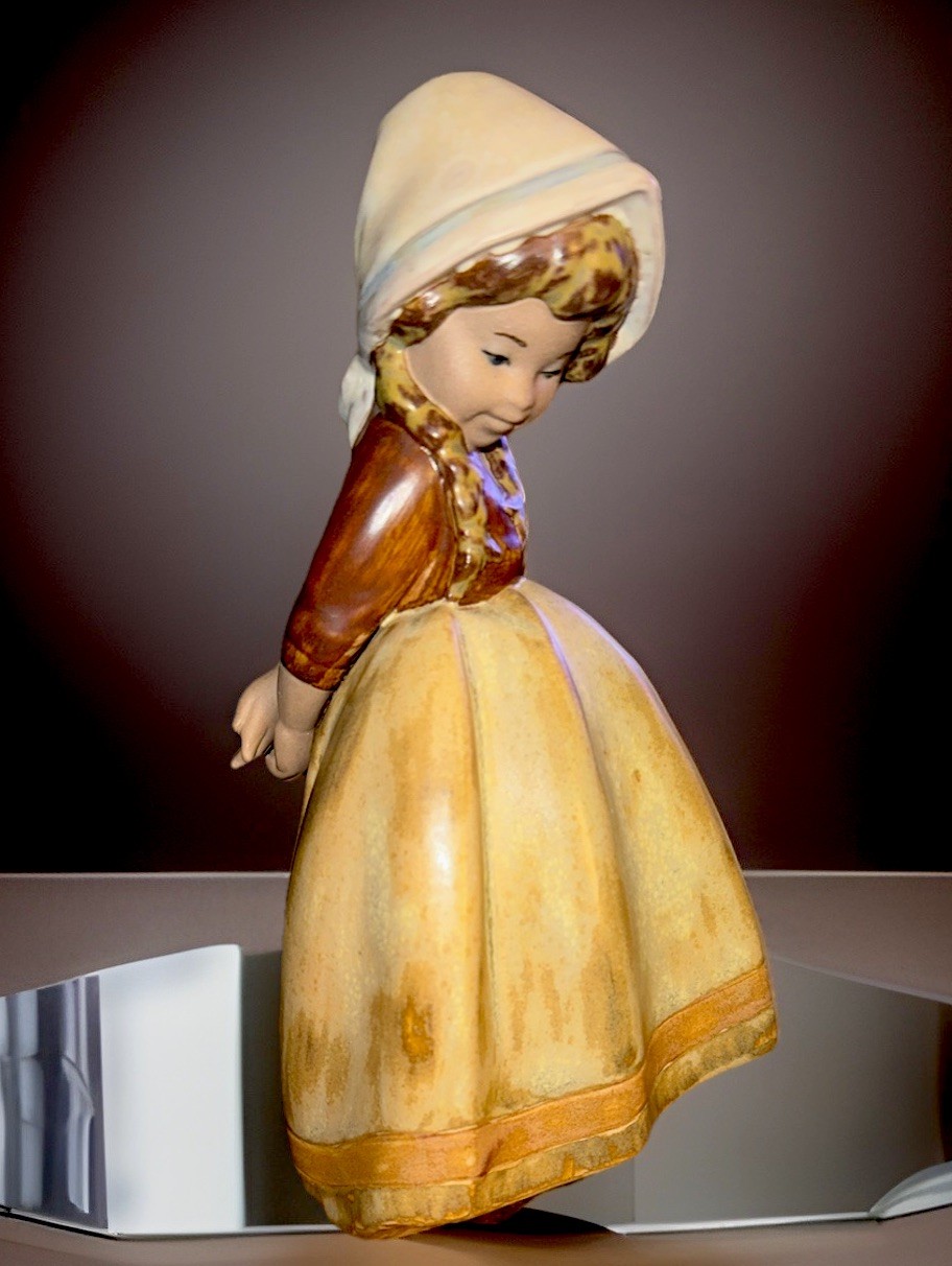 Lladro Lonely Girl “Solita” – 8” Tall – Retired Handcrafted Spain – Signed Botto