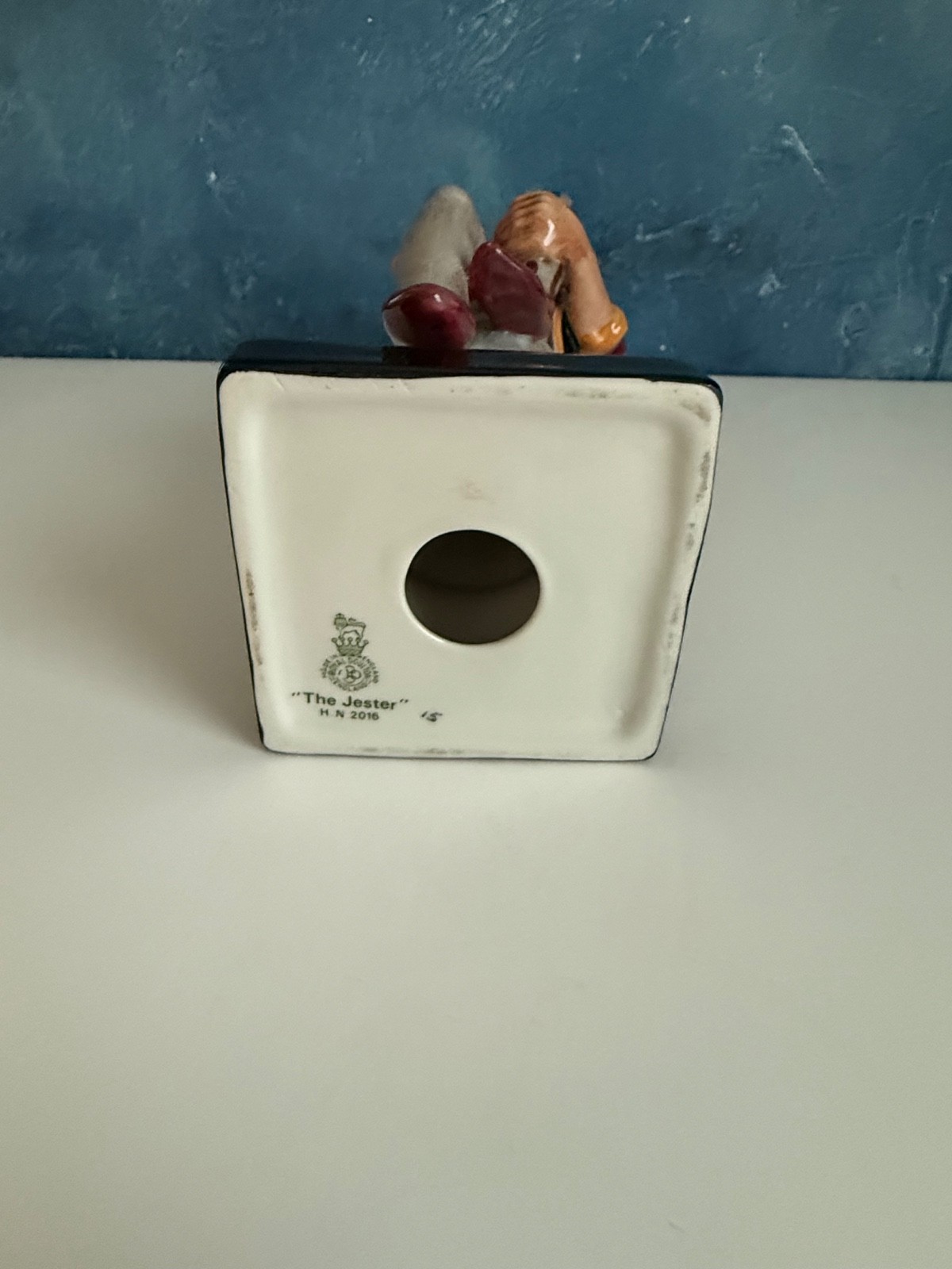 ROYAL DOULTON FIGURINE “THE JESTER” HN2016 9.5”