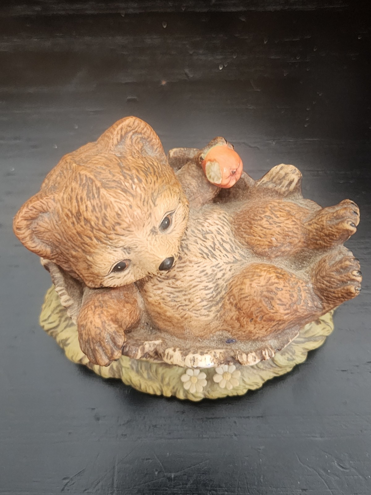 Vintage Homco 1986 figurine collectible, bear eating and apple