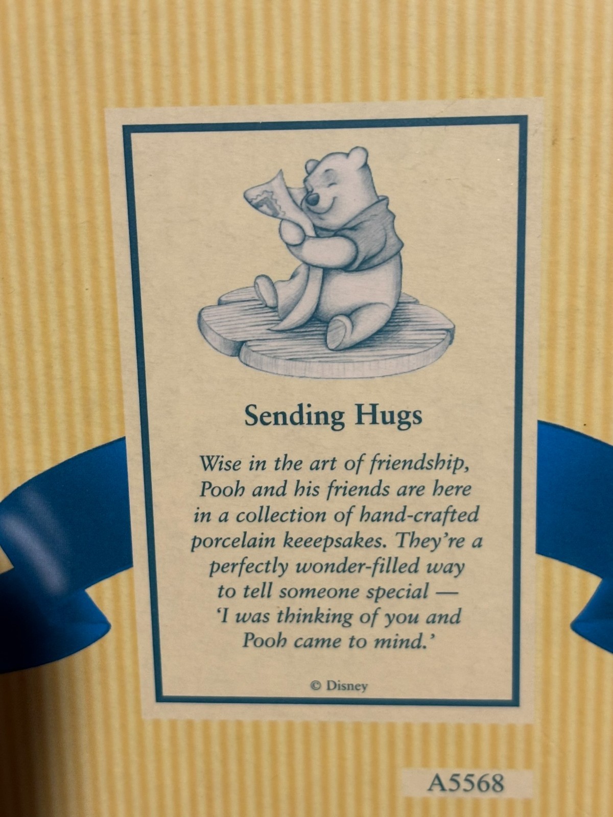 Disney Winnie the Pooh & Friends Sending Hugs Statue A5568 New RARE