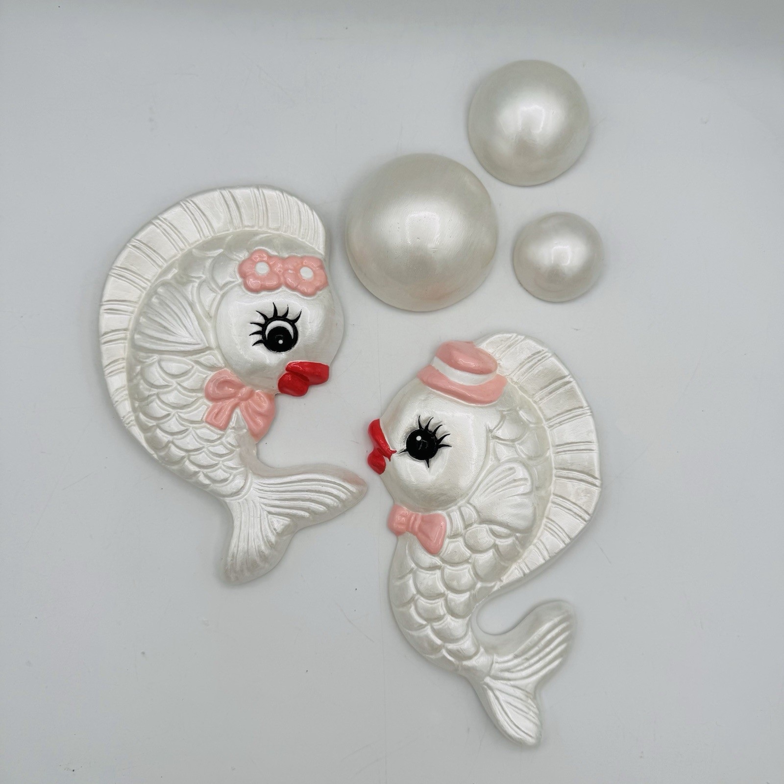 Wall Chalkware Kissing Fish Anthropomorphic Kitschy Kitsch Wall Plaque VTG Style