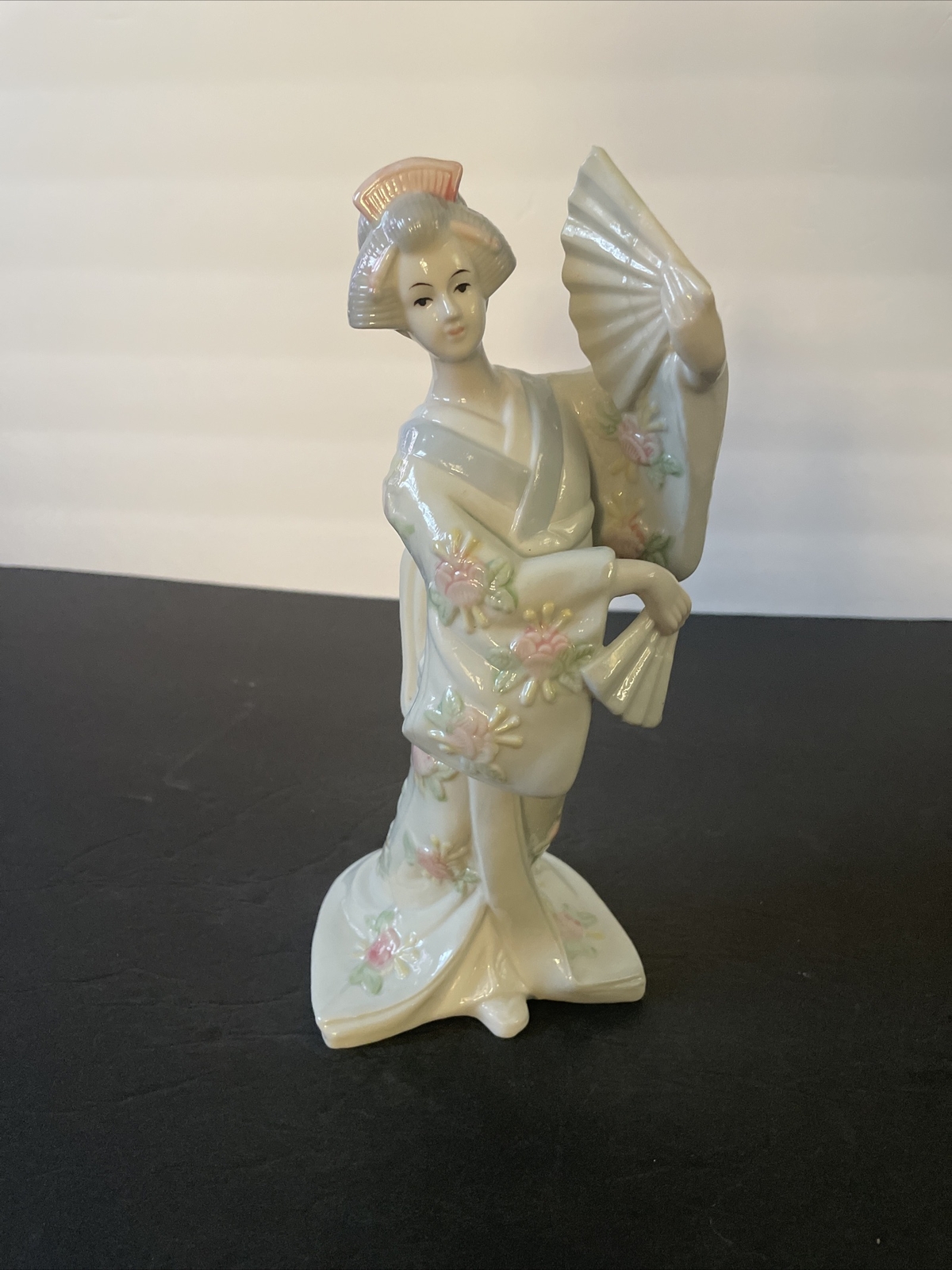 VIntage Porcelain Geisha Girl in Kimono with Fan Figurine Made In Taiwan