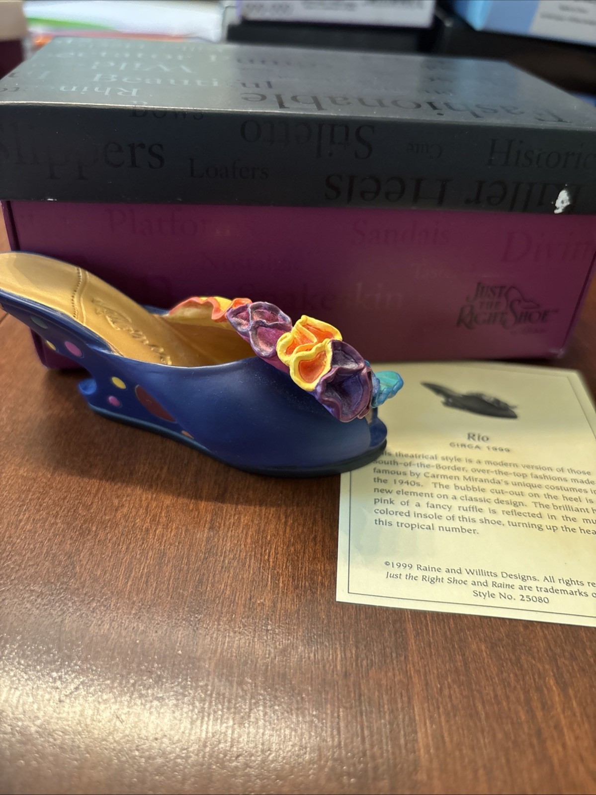 Just the Right Shoe 2003 figurine by Raine Willitts. Item # 25080 Rio W COA