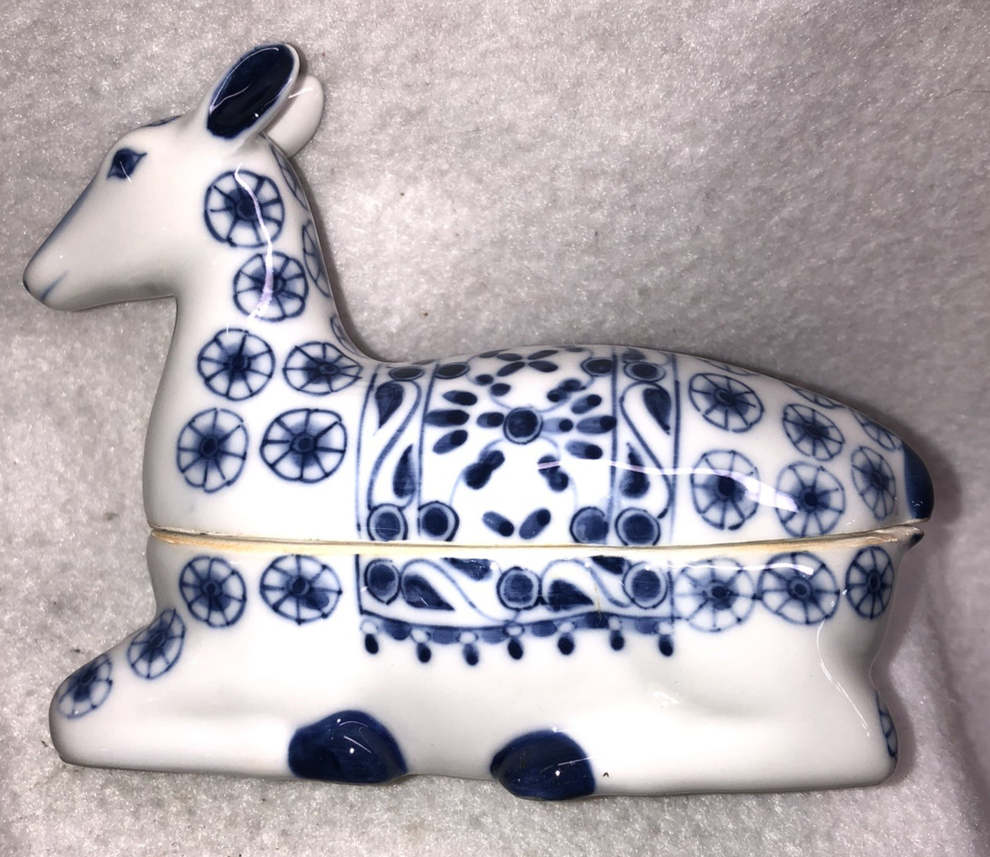 Vintage Porcelain Laying Deer Lidded Trinket Box Cobalt Blue White 5″ L Thailand
