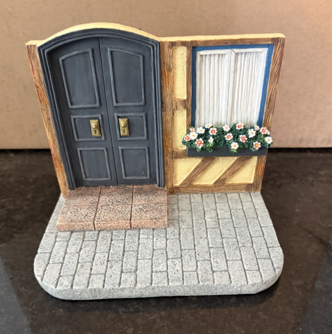 Vintage M.I. Hummel Miniature Dollhouse Room Display/ Diorama By Goebel 2006