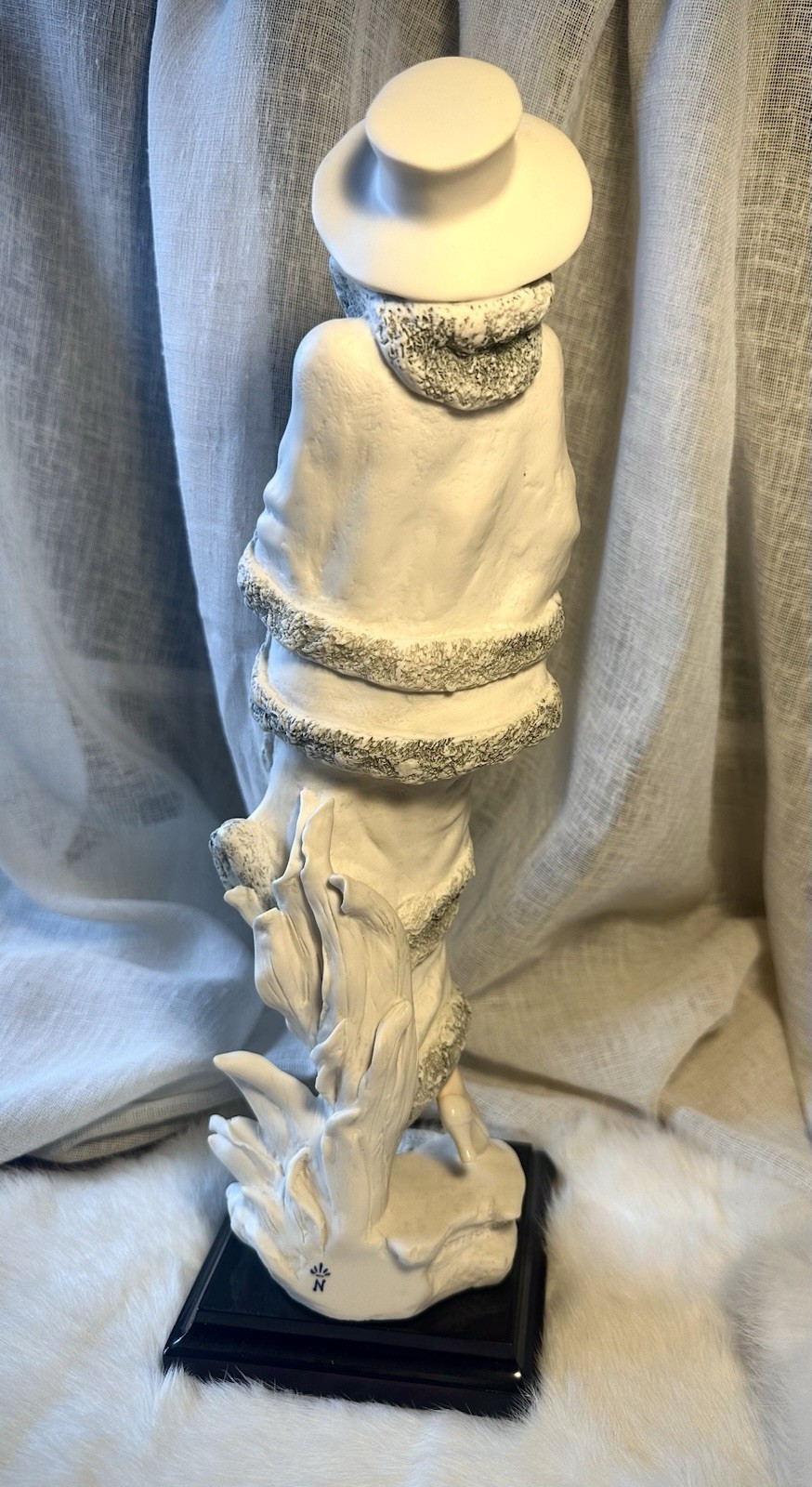 Giuseppe Armani Capodimonte Holly Figurine 0191F Sculpture Florence Italy Statue
