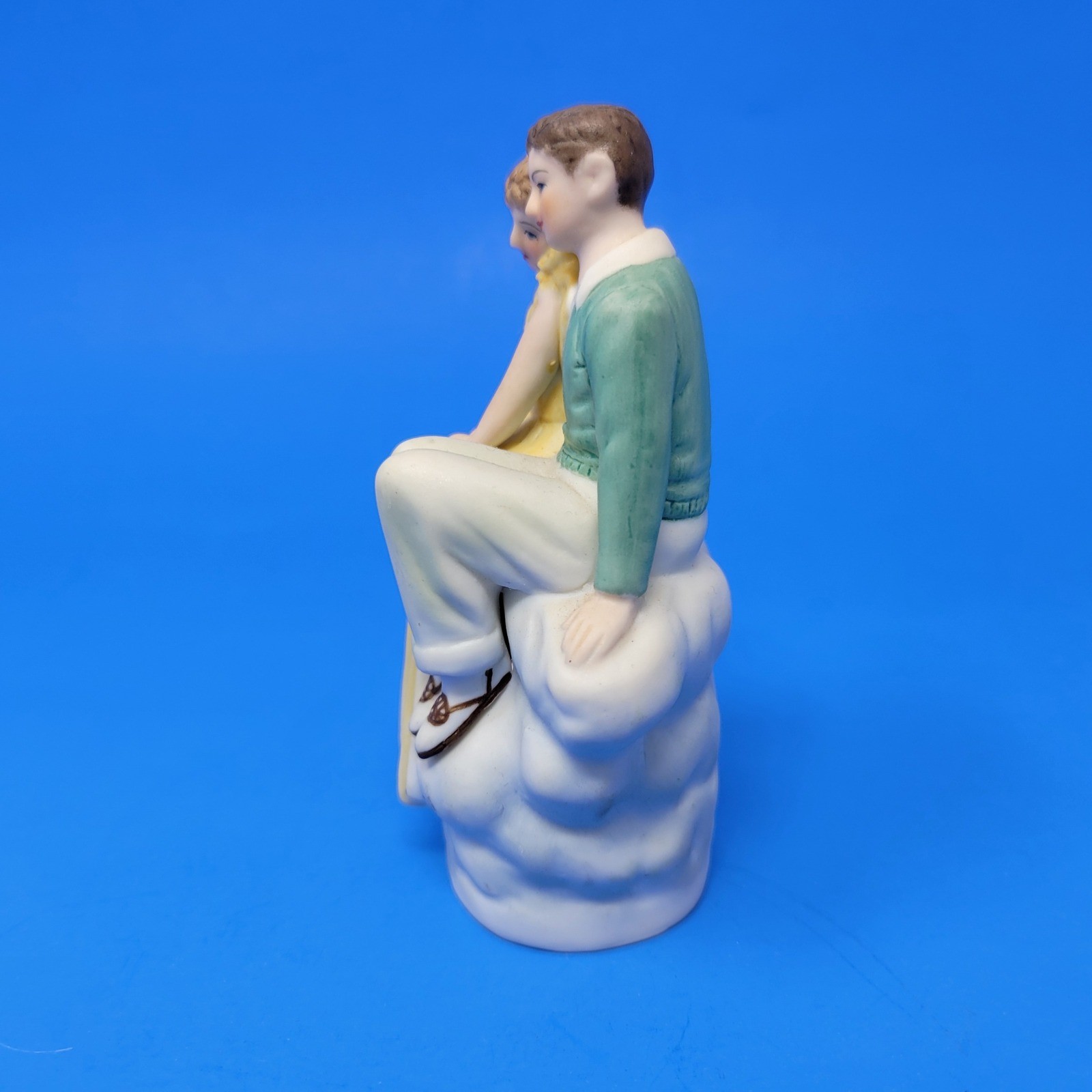 Vintage 1989 Danbury Mint Young Love Porcelain Figurine Couple on Cloud MBI