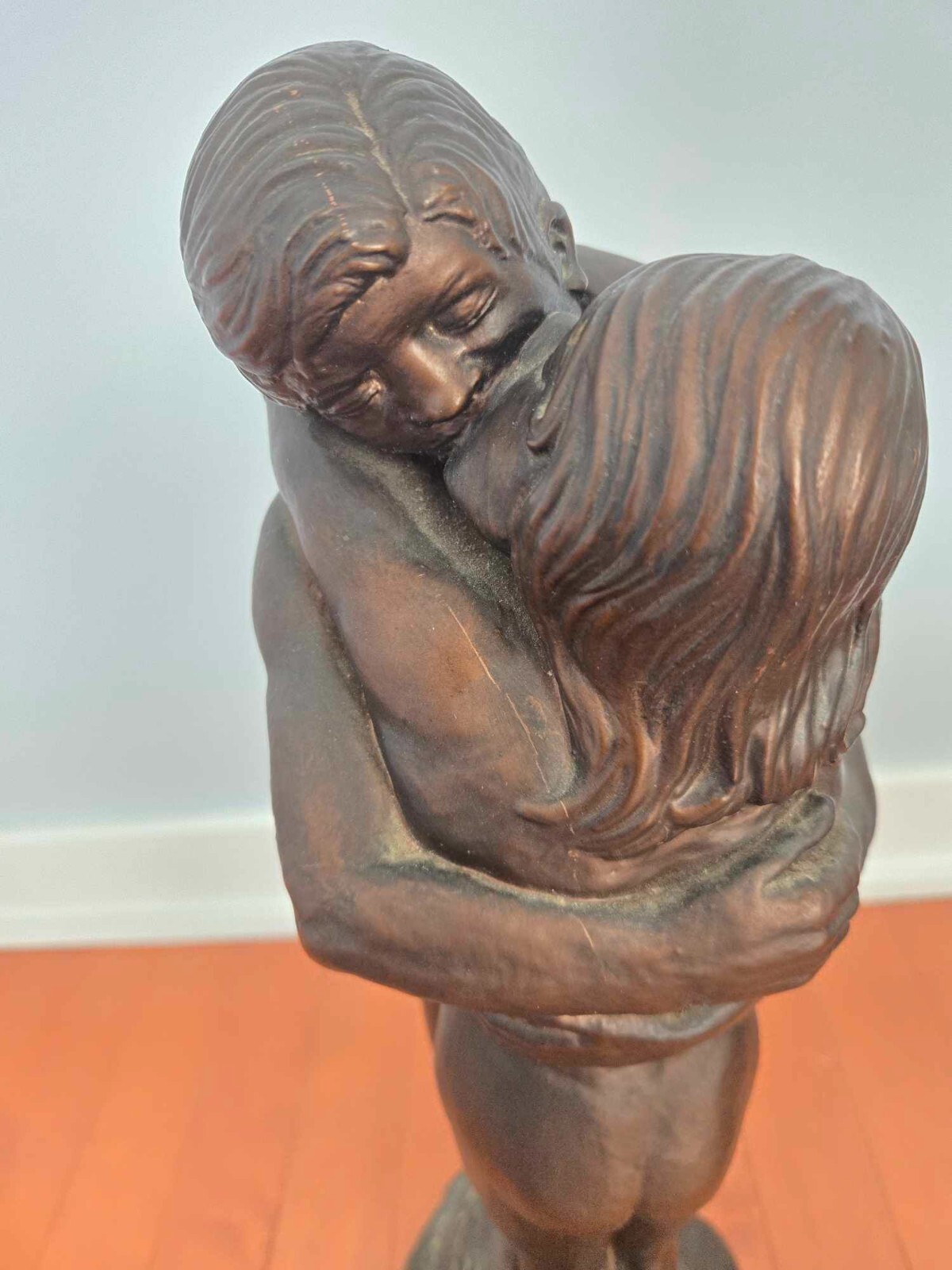 Vintage Nude Embracing Couple Resin Statue – Perfect Gift for Young Lovers