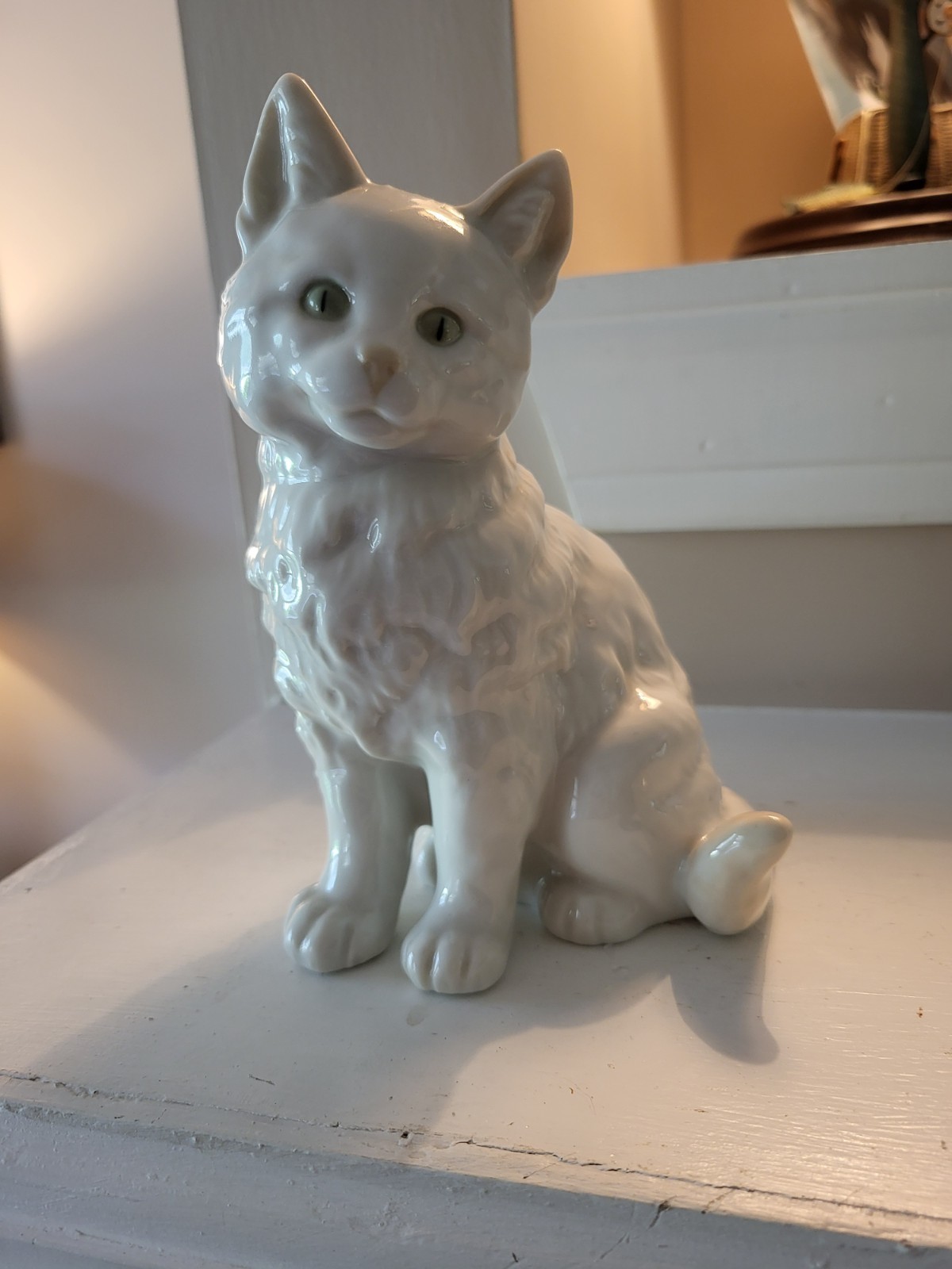 VINTAGE HUTSCHENREUTHER SELB CAT PORCELAIN GERMANY