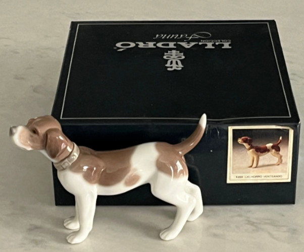 Lladro 5350 “On Guard” attentive Beagle Puppy Dog – MIB, RV$750