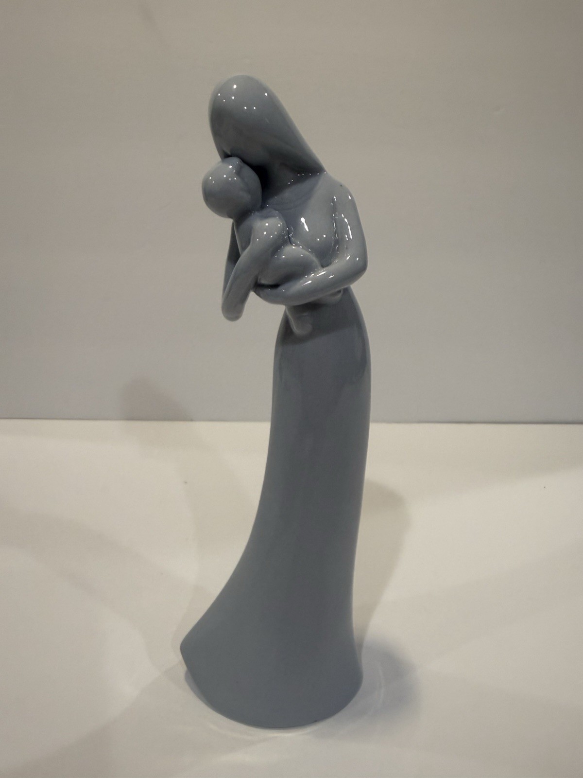 BABY BLUE GLOSSY CERAMIC MOTHER & CHILD FIGURINE STATUE PEOPLE THEME