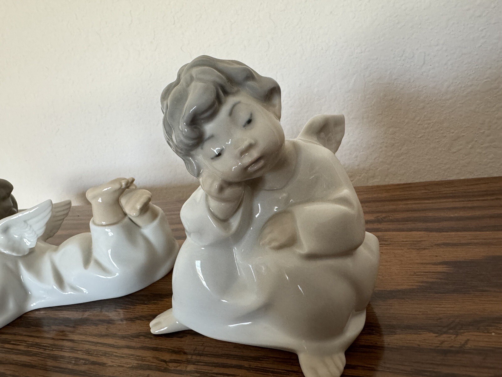 Lladro 4539 – Tired Angel Boys (lot of 2)