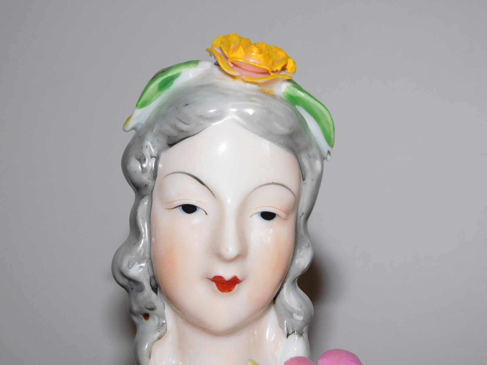 VINTAGE 5″ HIGH MADE IN OCCUPIED JAPAN WOMAN FLOWERS PORCELAIN FIGURE