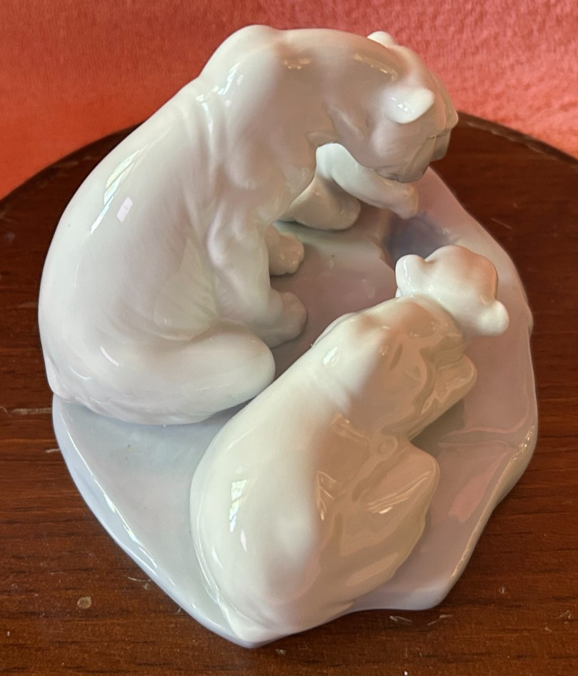 LLADRO SPAIN 1443 PORCELAIN FAMILY OF BEARS ON ICE CAP Free Shipping