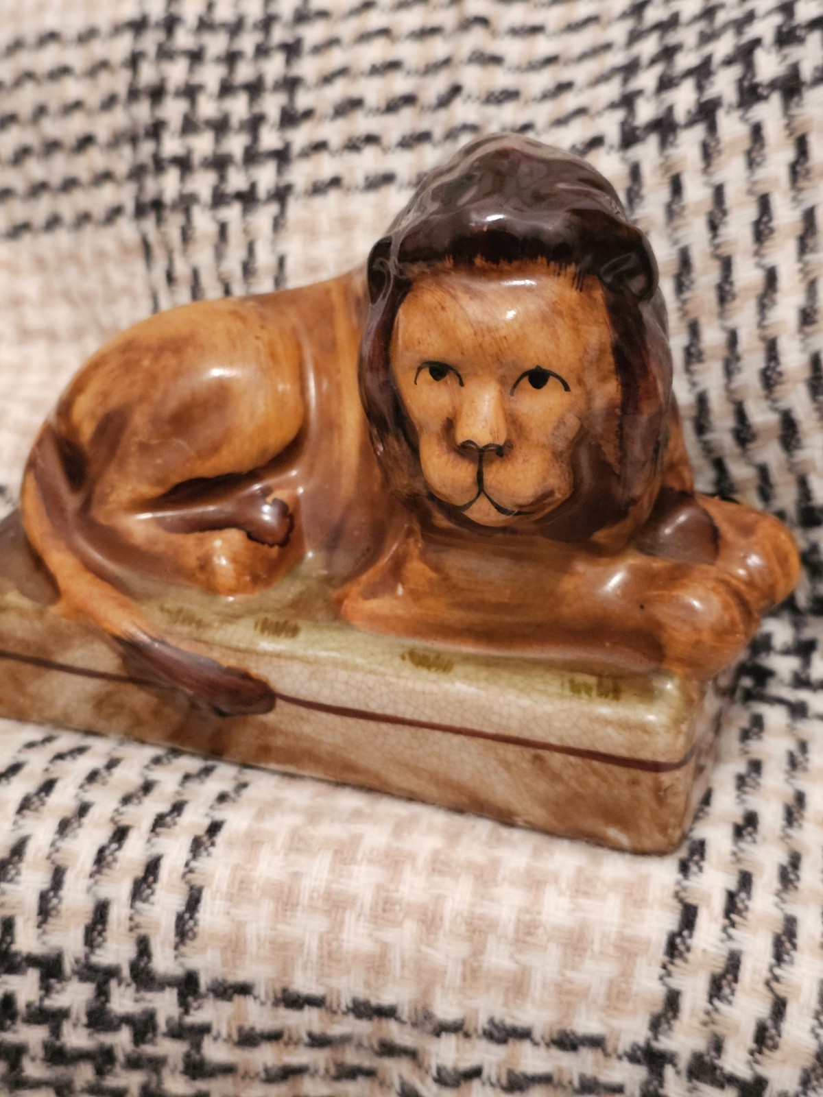 Beautiful Vintage* 5.5 ” English Staffordshire Lion* Glossy*EXCELLENT COND