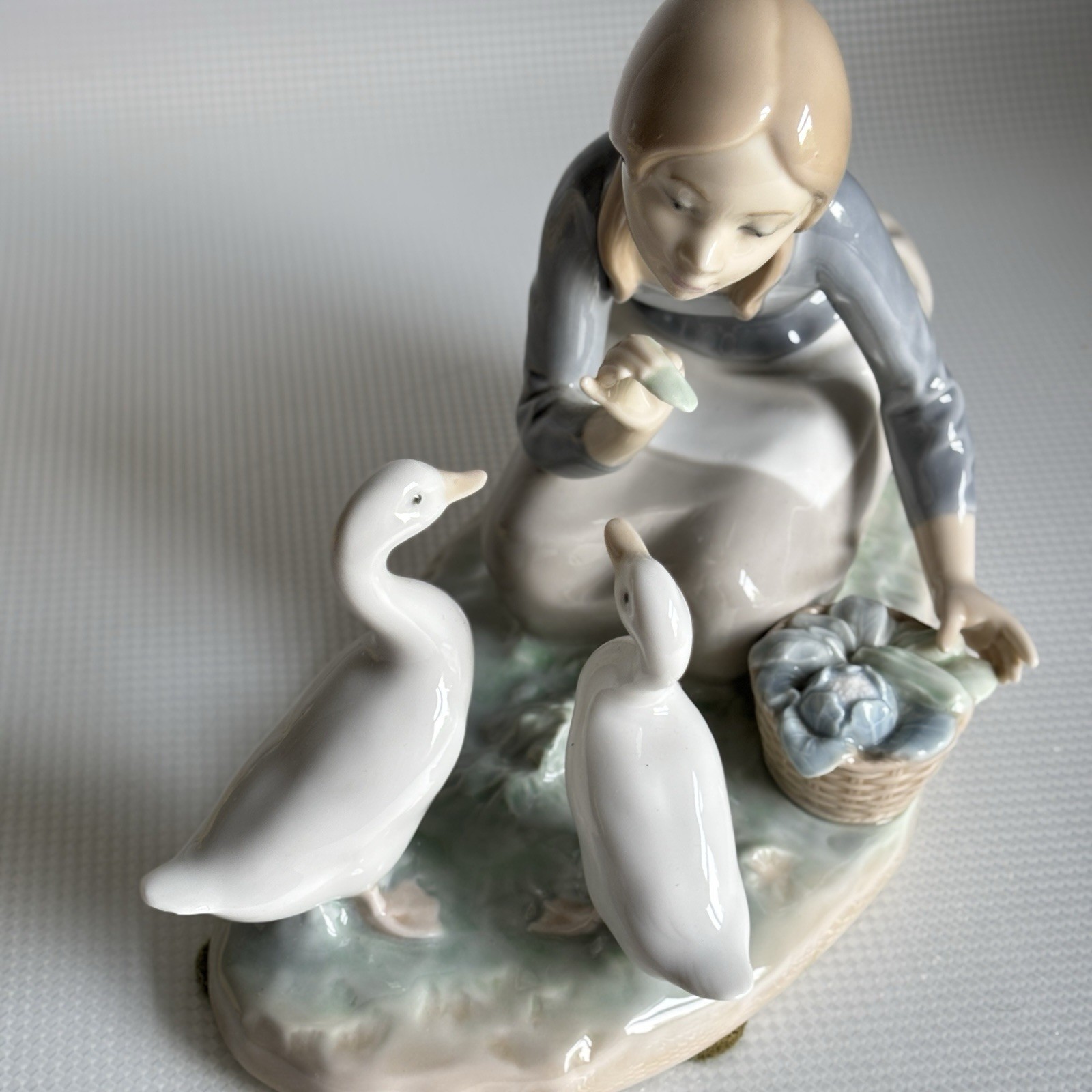 Lladro Spain #4849 Food For Ducks Retired Porcelain Figurine Spain Cabbage