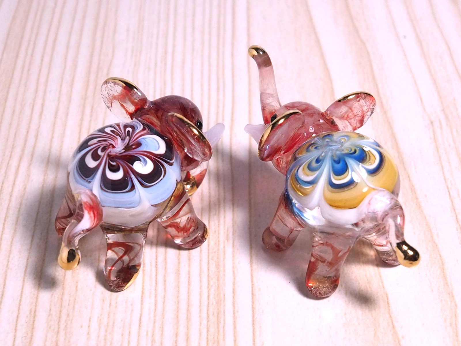 Pair of Elephant figurine hand blown Art Glass 2.25″ gold trim decor – GIFT
