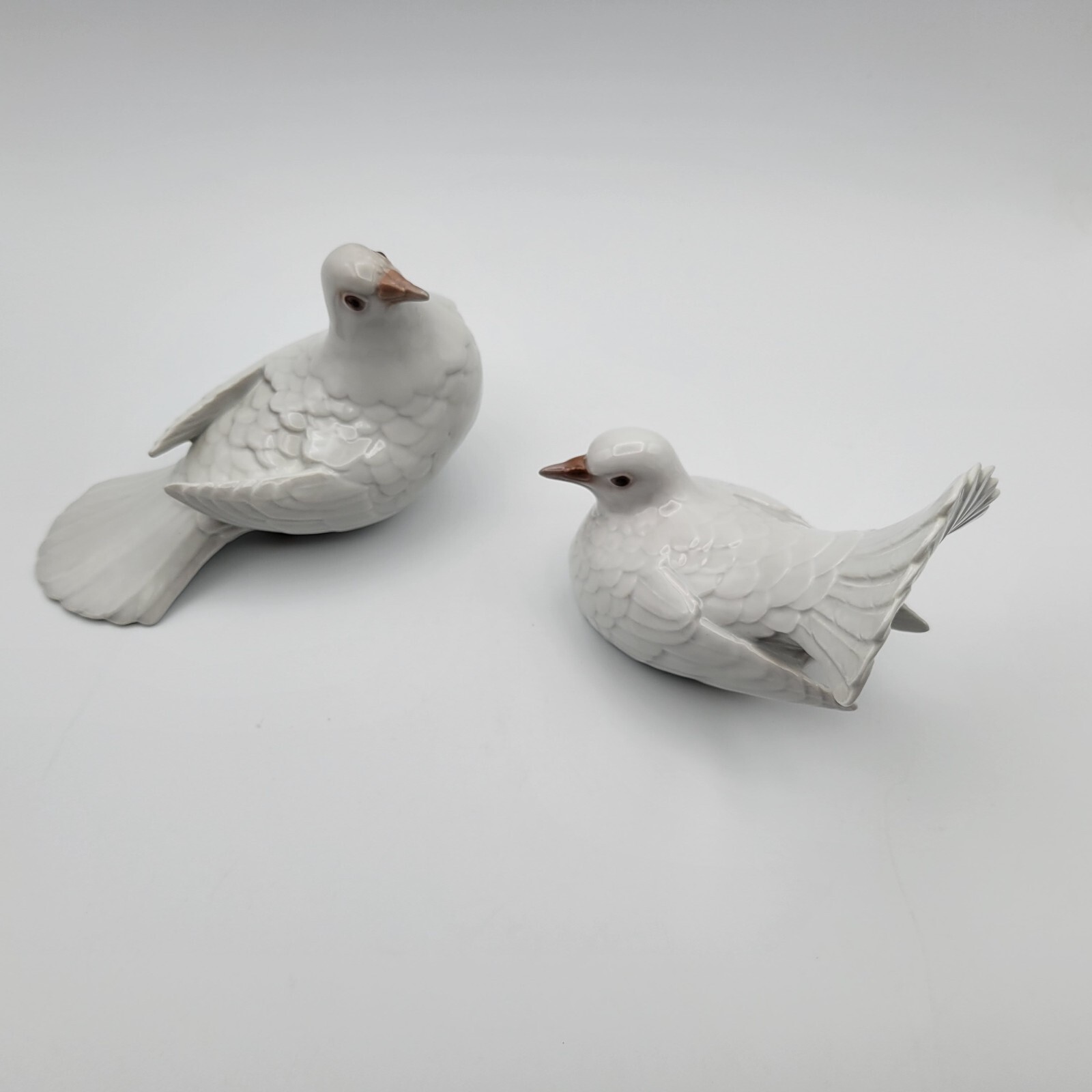 COPENHAGEN BING GRONDAHL Pair Fine Porcelain Pigeons 2539 & 2540 Denmark