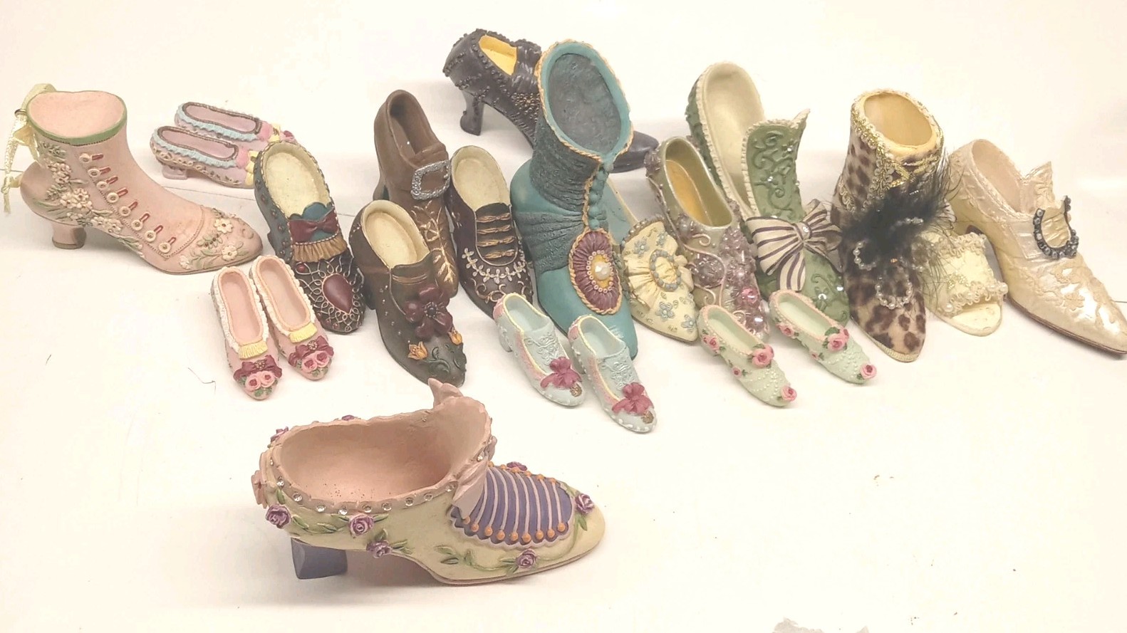 20 Hard To Find Victorian-style Lady Porcelain/Ceramic Shoe Collection Decor