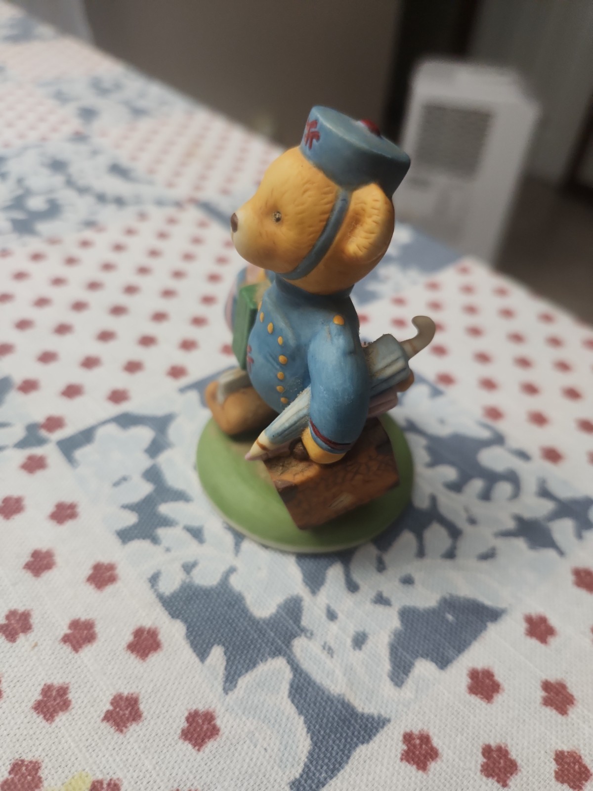 Franklin Mint Max Bear Hotel Bellhop Hotel Teddington Series 1986 Porcelain