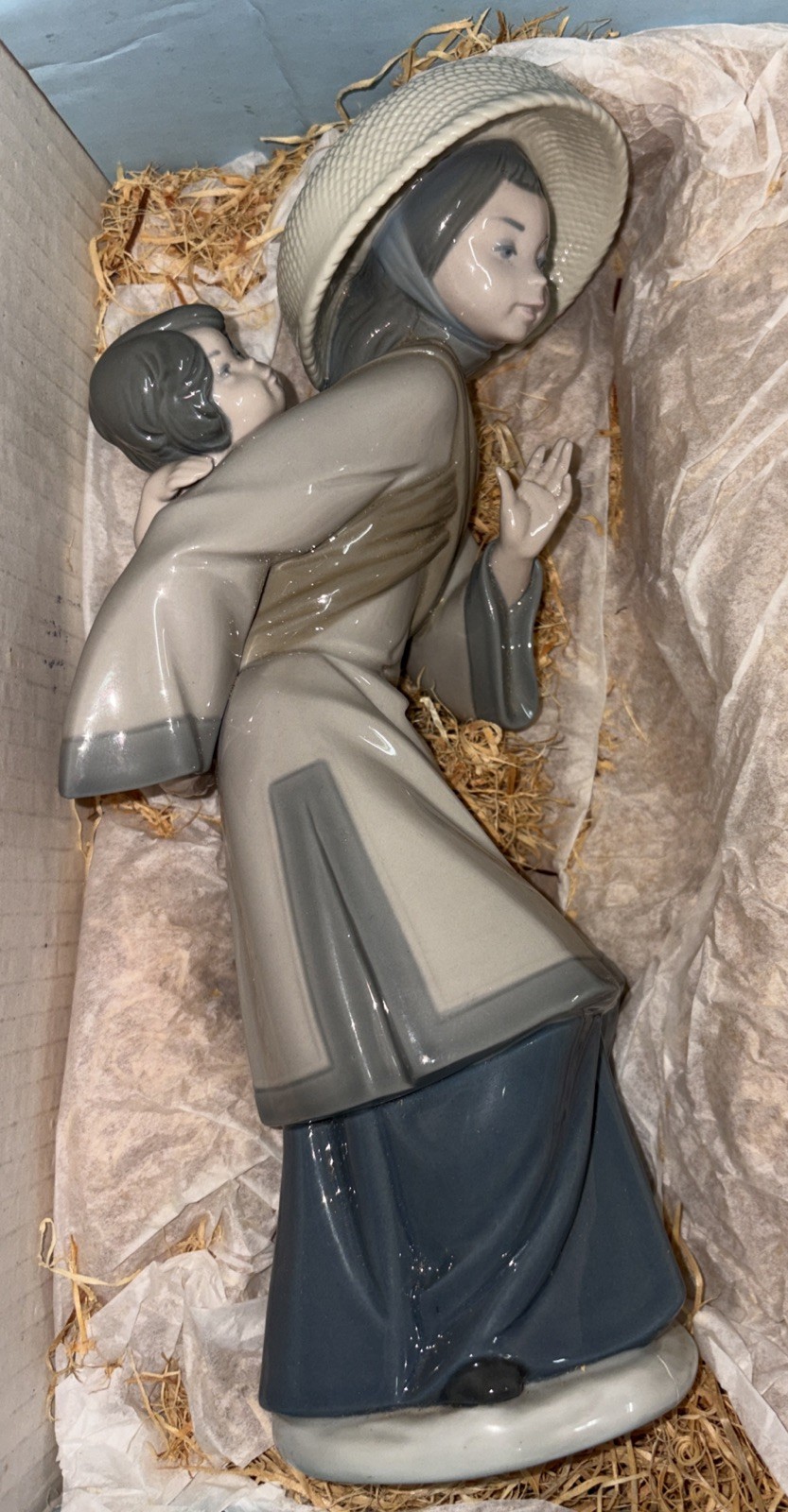 Lladro “My Precious Bundle” Porcelain Figure #5123 *READ*